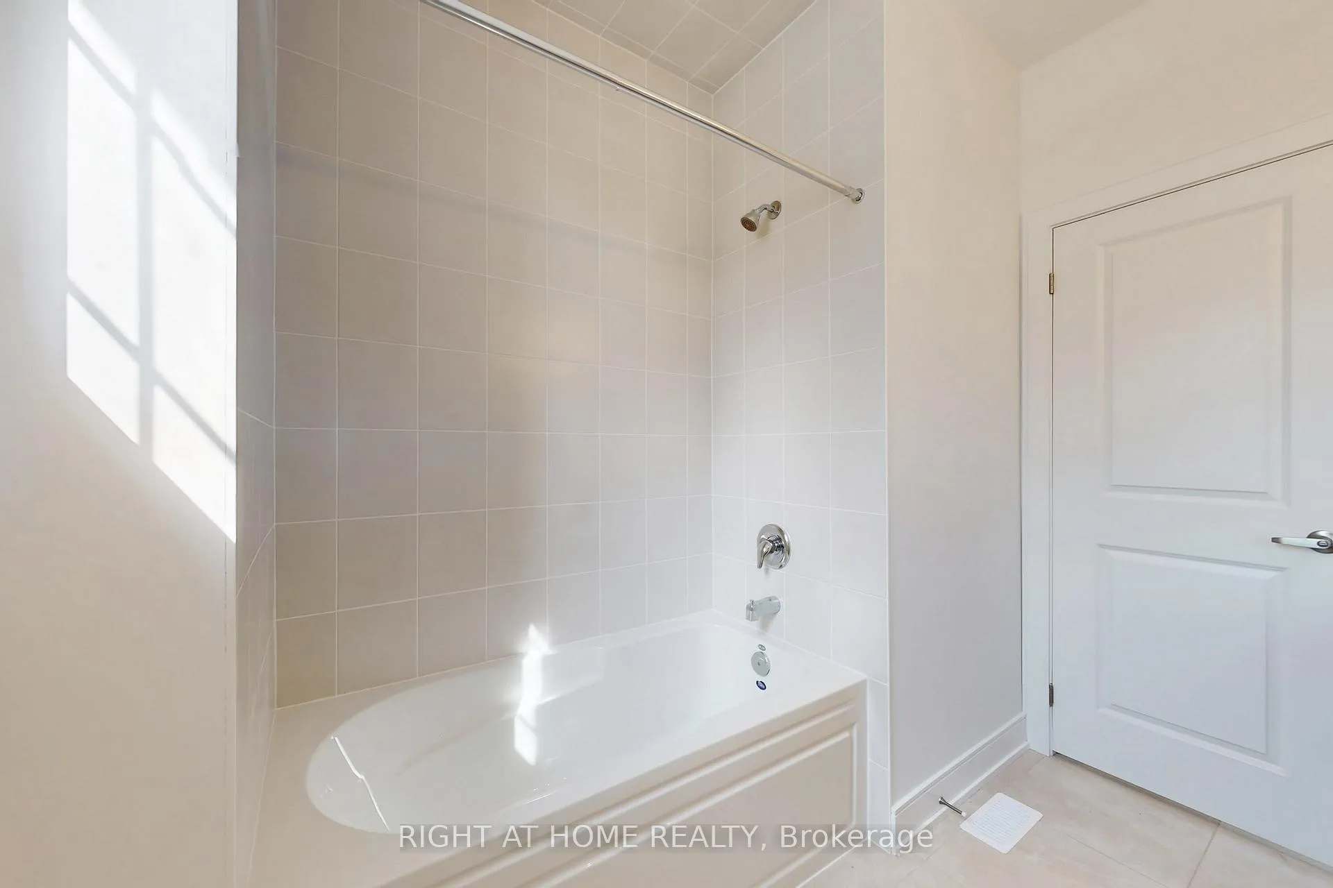 Photo 22 of 239 Wilcox Drive, Clearview, Stayner — HOMEH