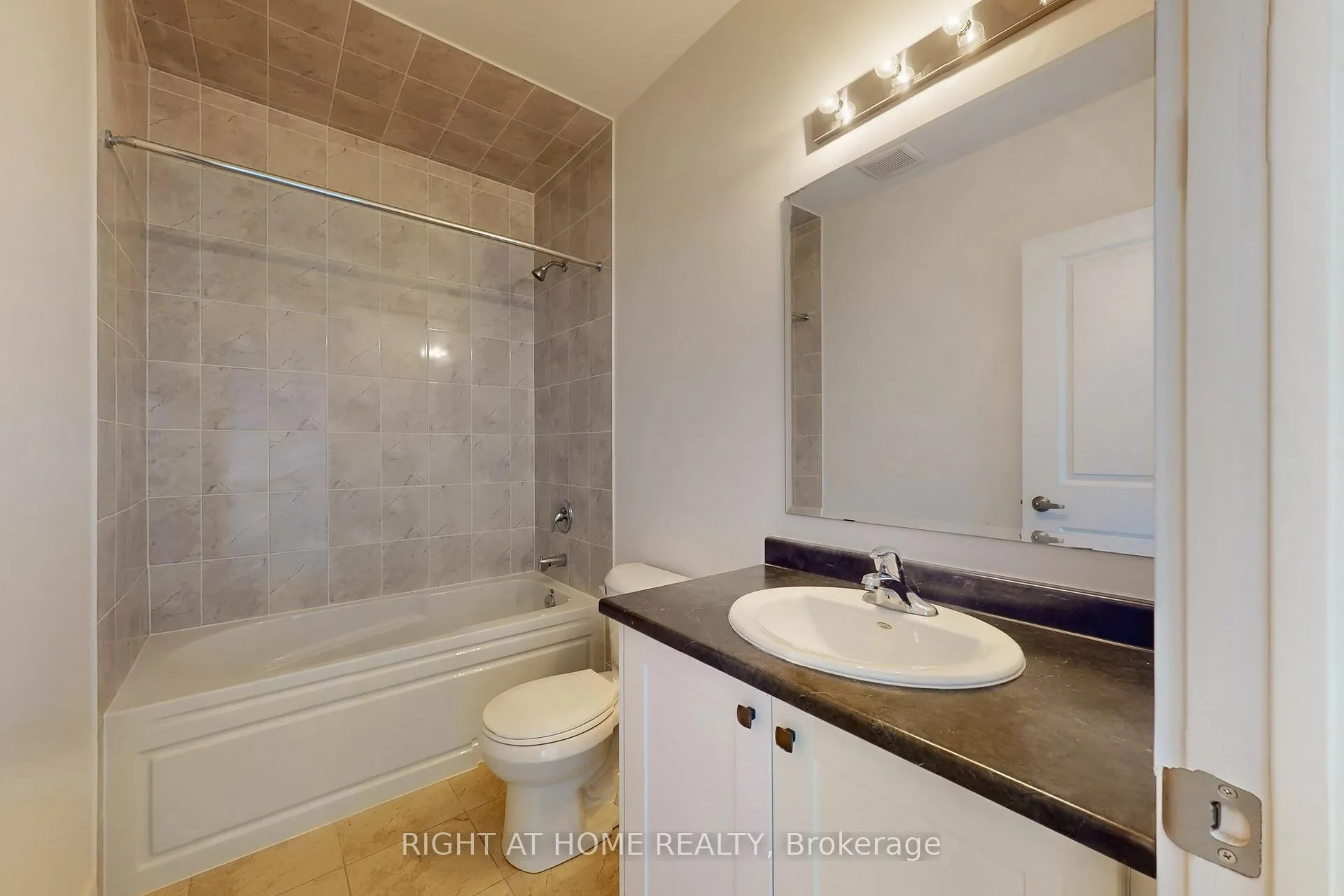 Photo 33 of 239 Wilcox Drive, Clearview, Stayner — HOMEH