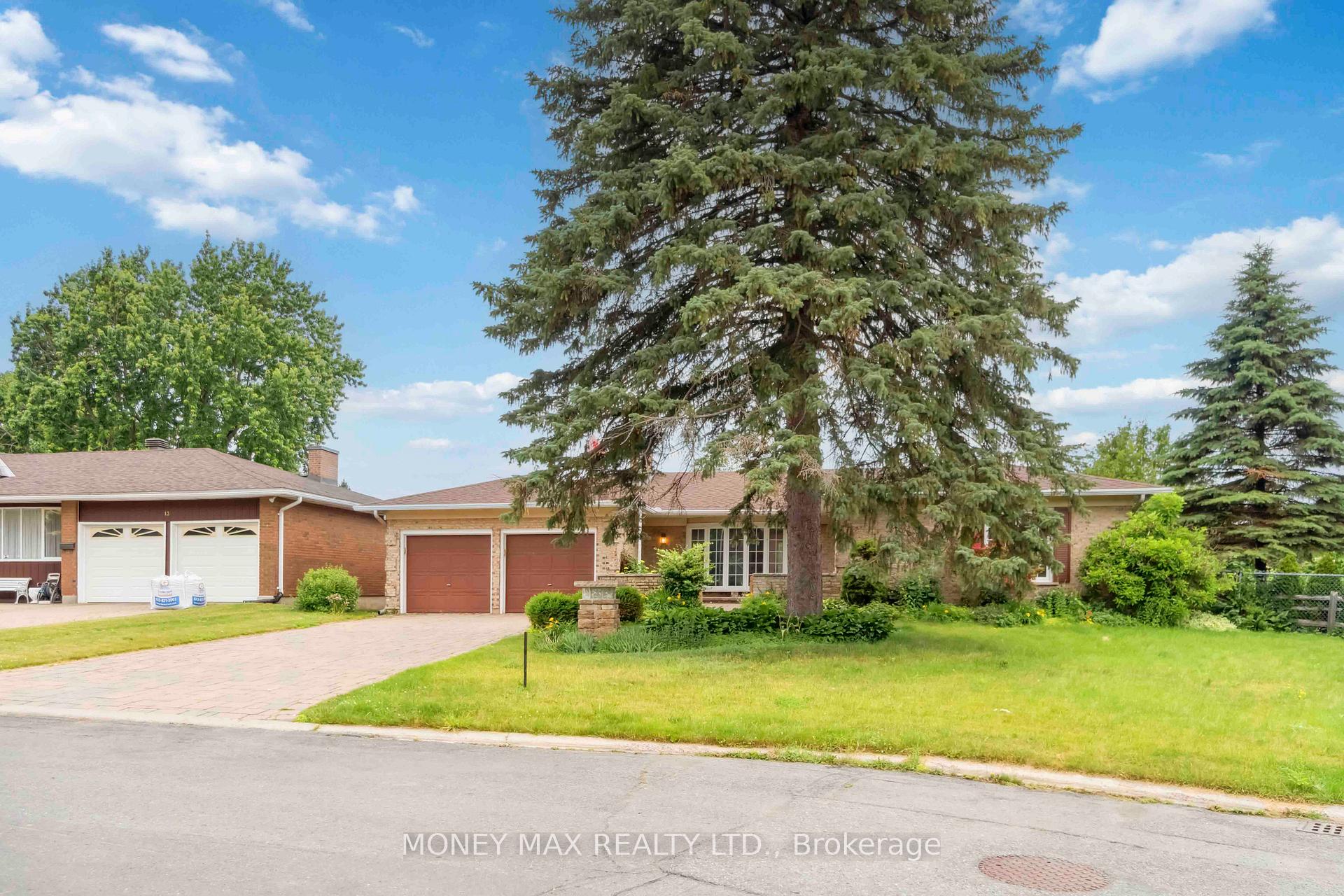 Front of 11 Jerrilynn Crescent