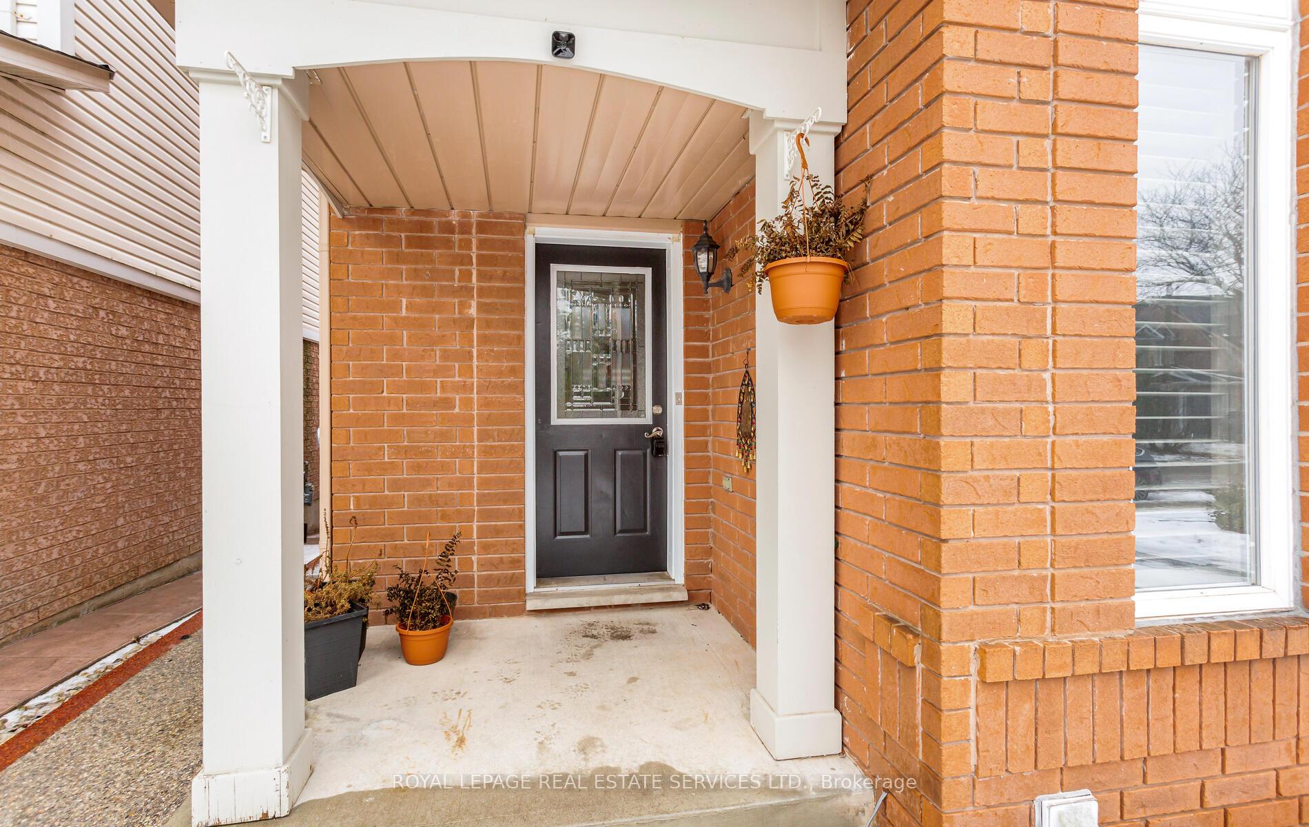 Photo 2 of 5050 Bunton Crescent, Burlington, Orchard — HOMEH