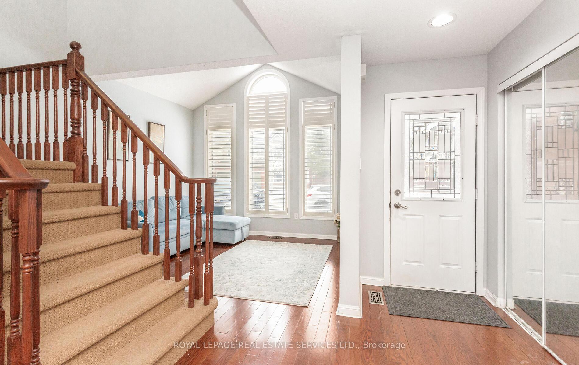 Photo 3 of 5050 Bunton Crescent, Burlington, Orchard — HOMEH