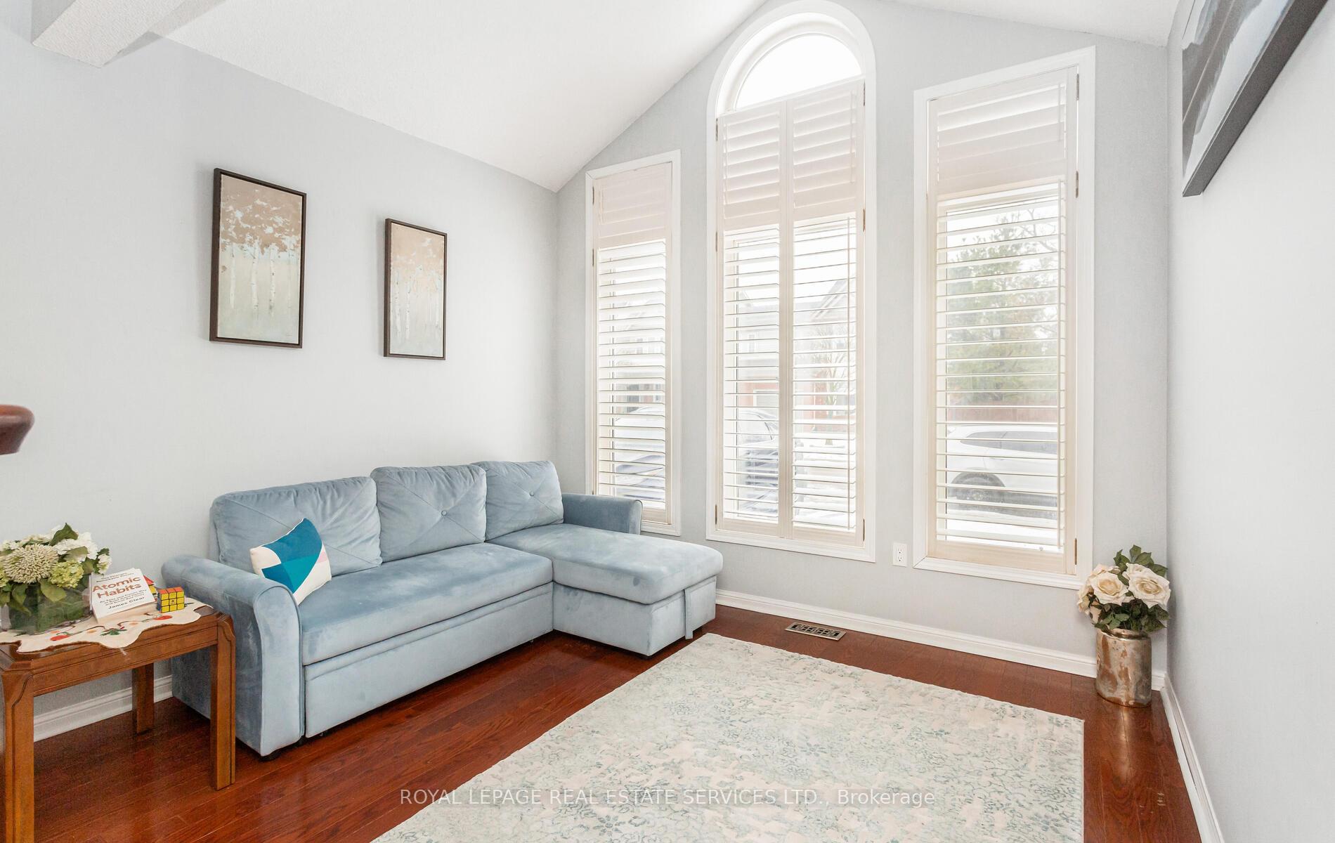 Photo 4 of 5050 Bunton Crescent, Burlington, Orchard — HOMEH
