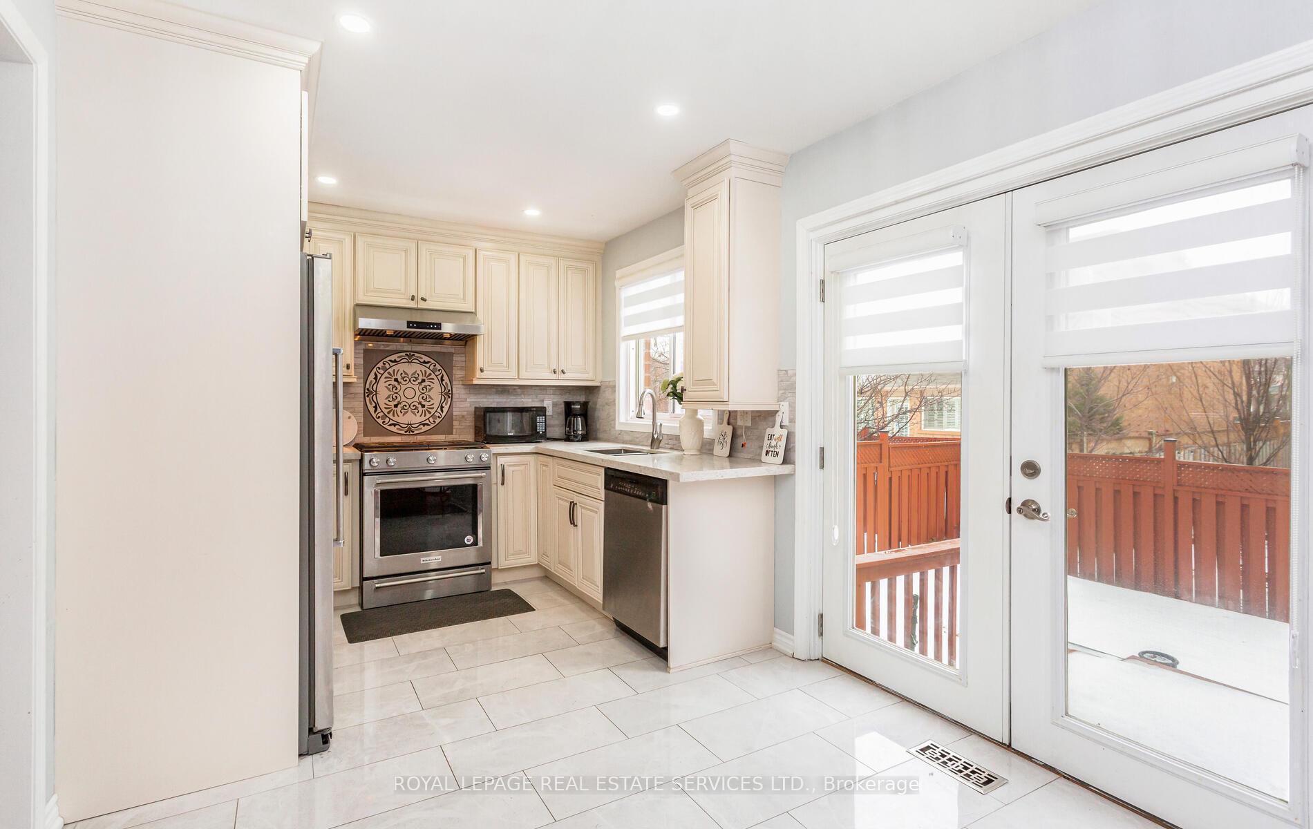Photo 9 of 5050 Bunton Crescent, Burlington, Orchard — HOMEH