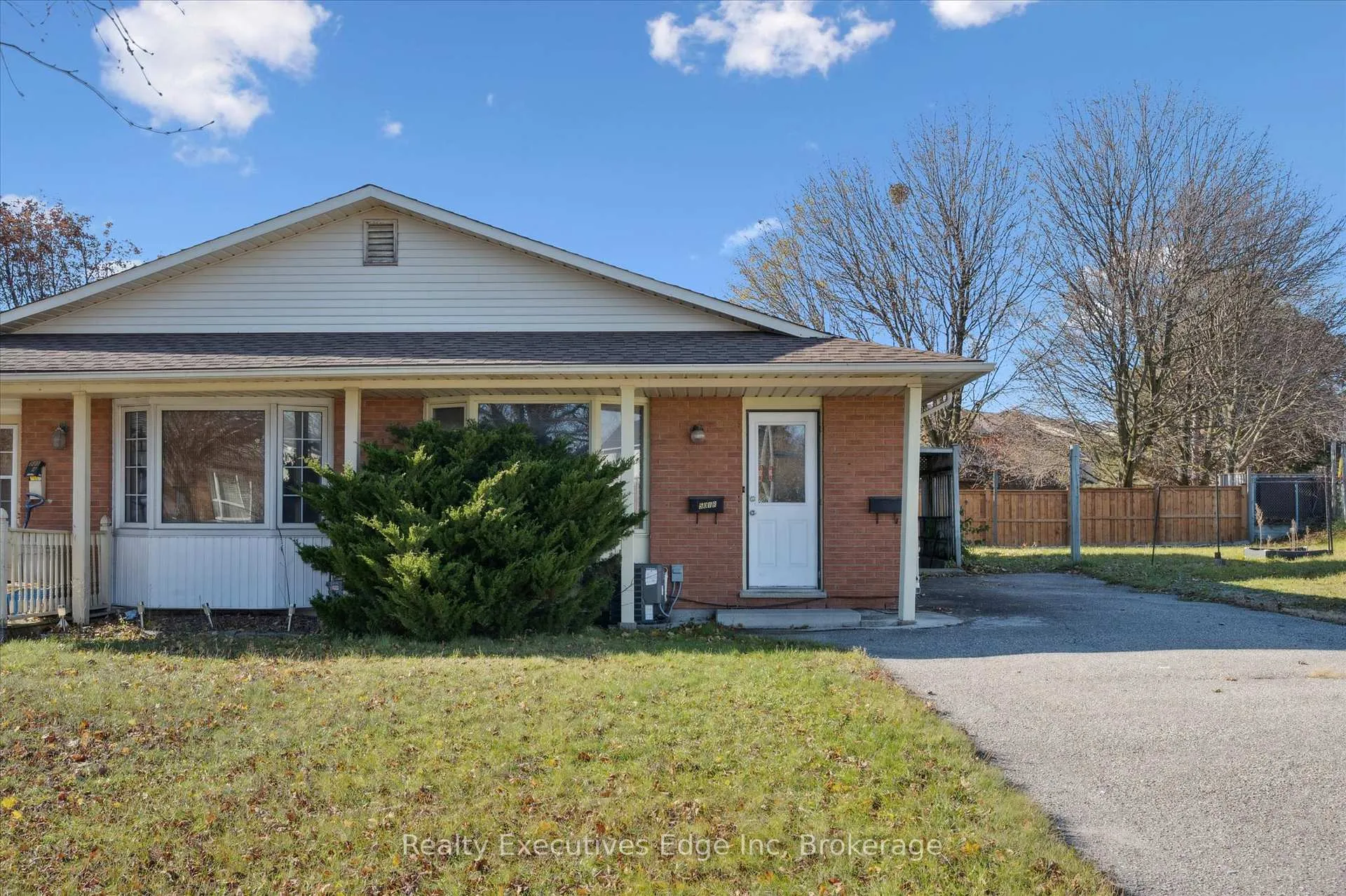 Front of Unit B, 501 Kingscourt Drive