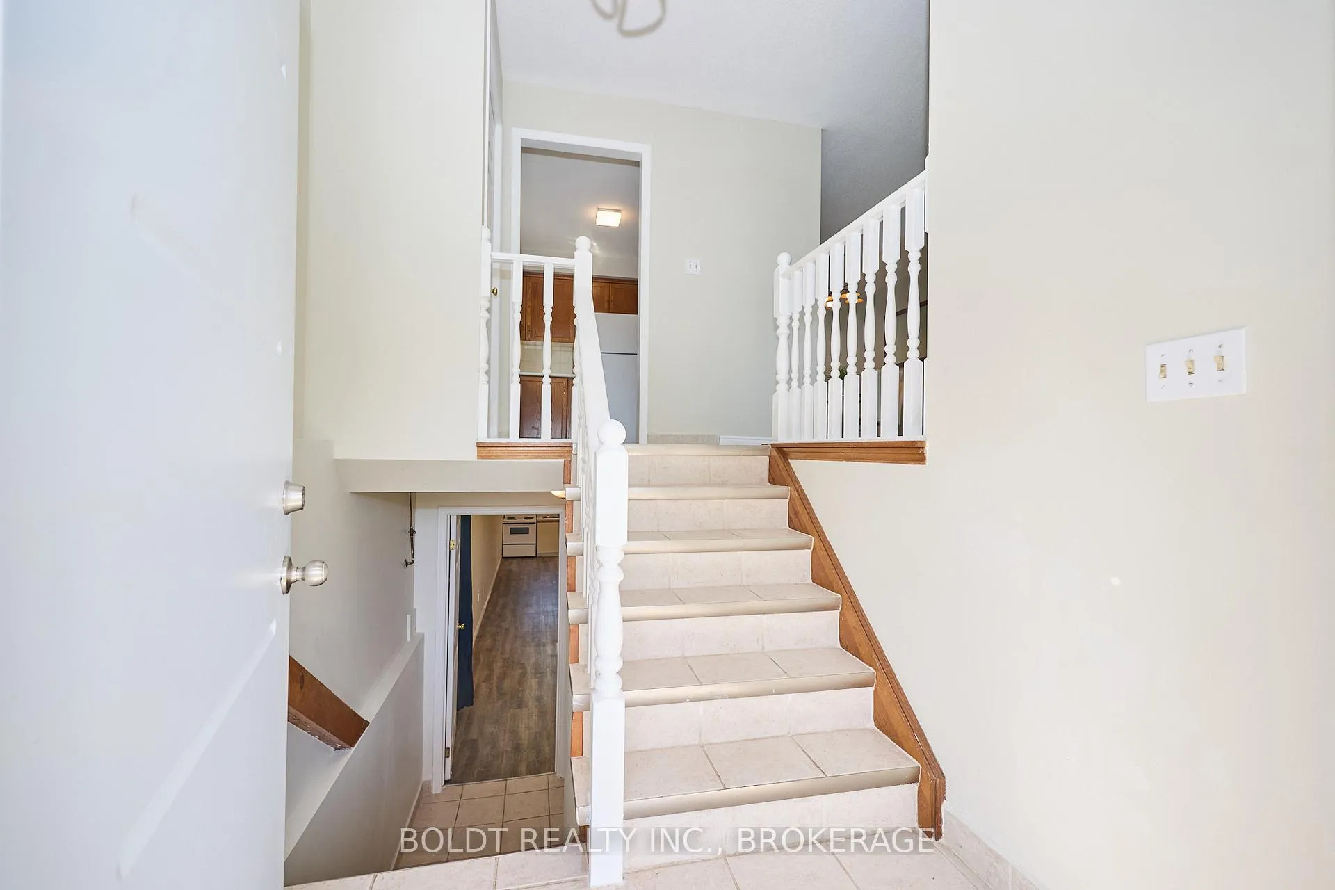 Photo 4 of 19 Colborne Street, Thorold, Thorold Downtown — HOMEH