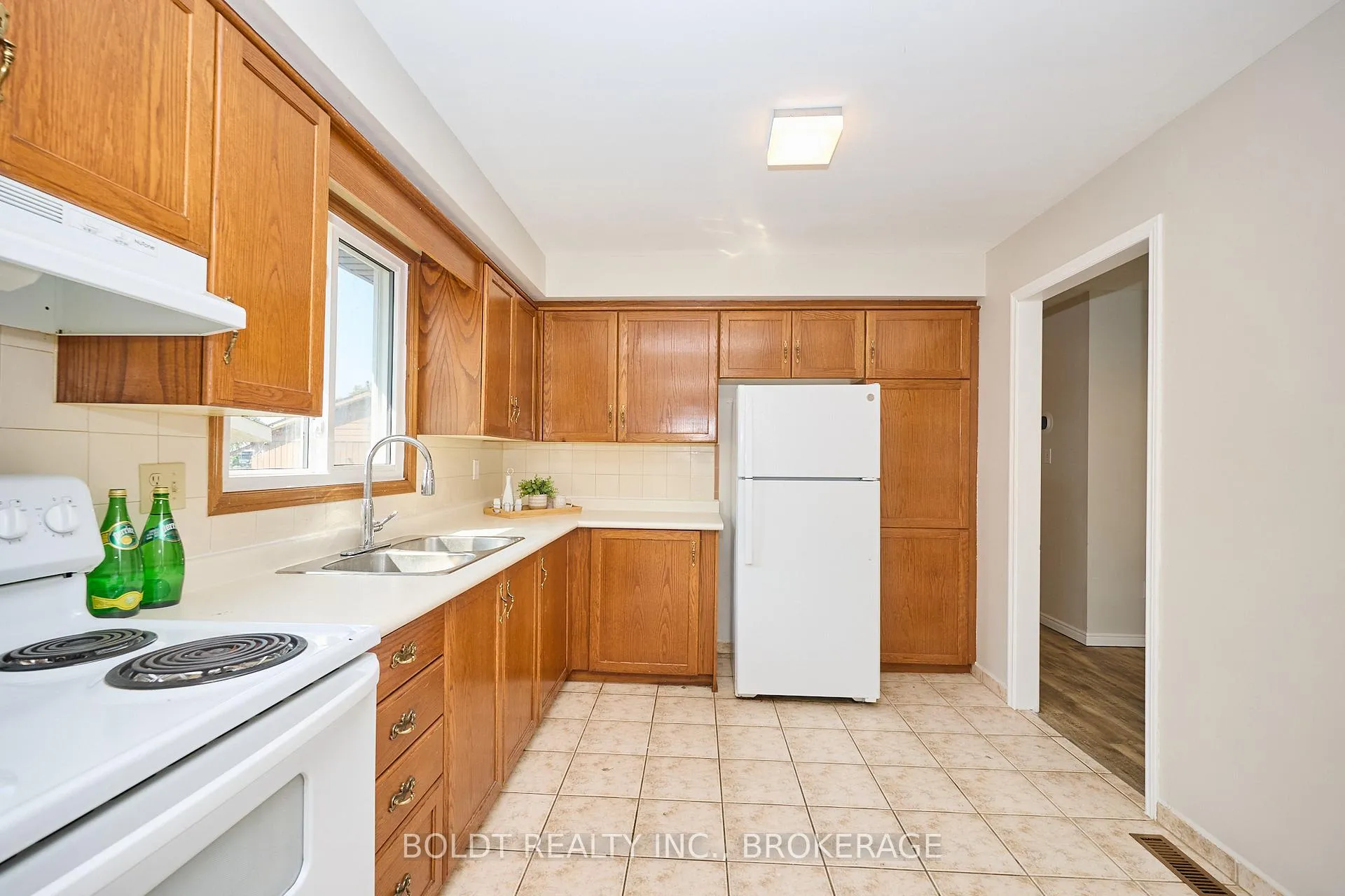 Photo 5 of 19 Colborne Street, Thorold, Thorold Downtown — HOMEH