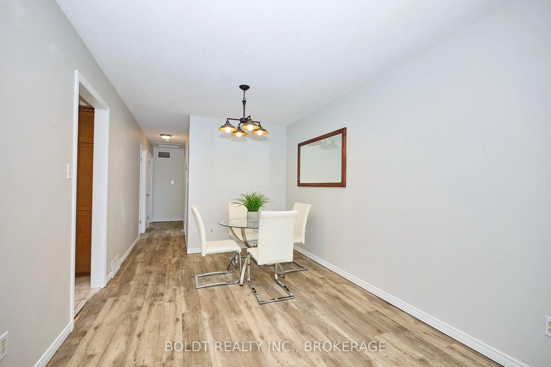 Photo 11 of 19 Colborne Street, Thorold, Thorold Downtown — HOMEH