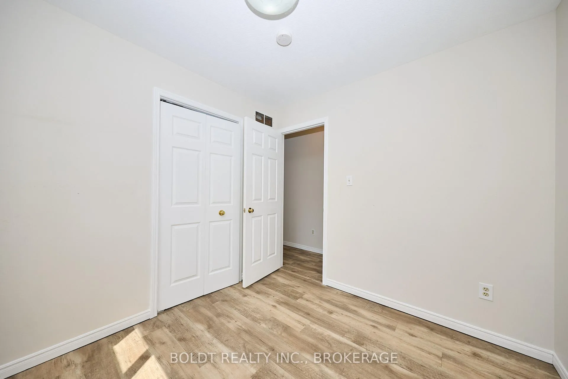 Photo 18 of 19 Colborne Street, Thorold, Thorold Downtown — HOMEH