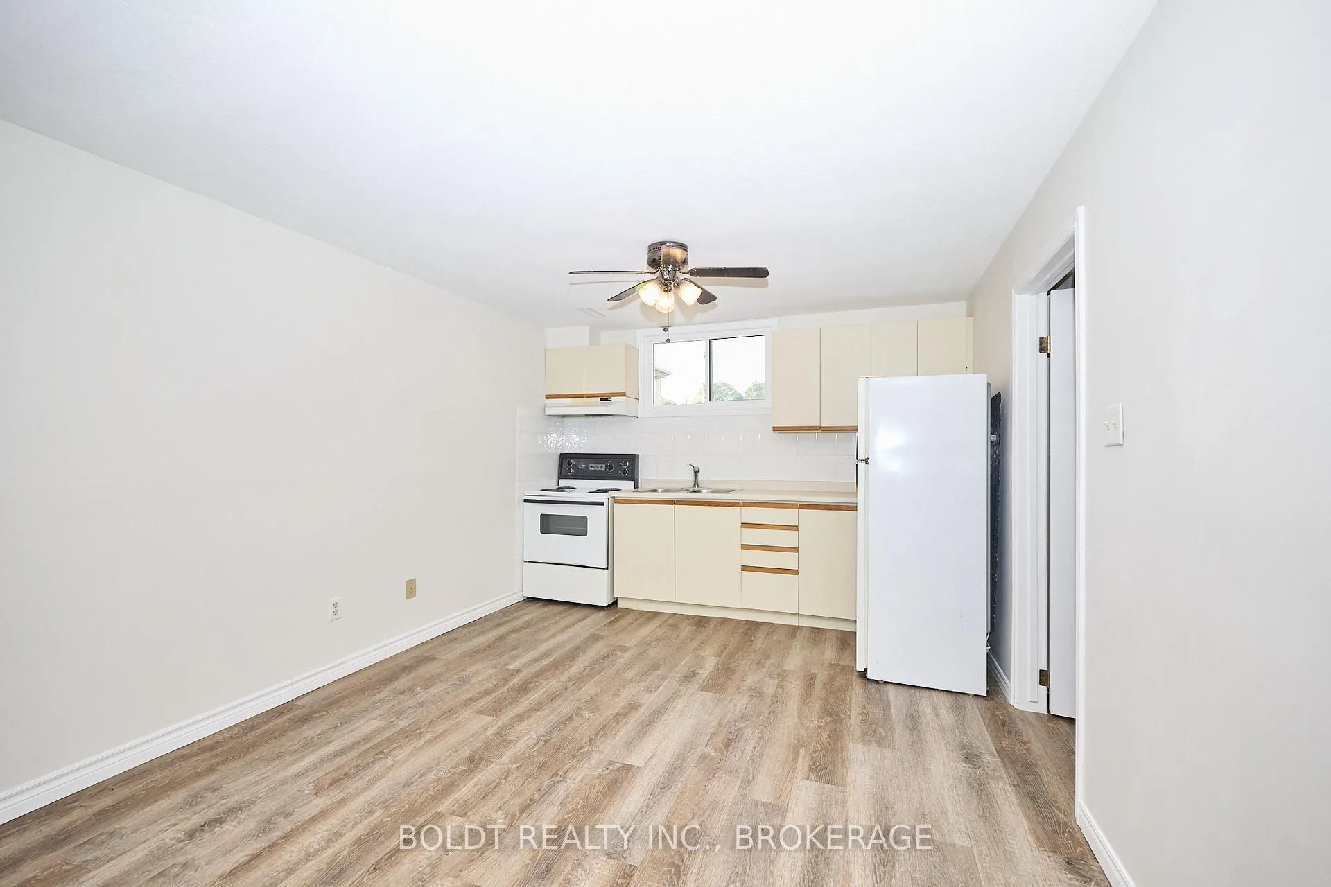 Photo 23 of 19 Colborne Street, Thorold, Thorold Downtown — HOMEH