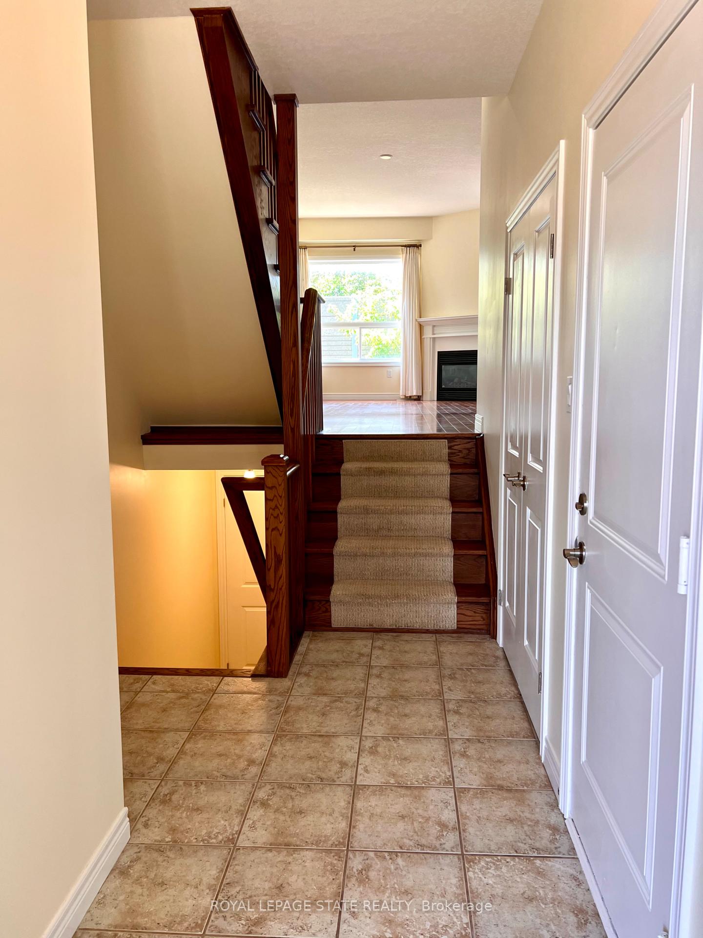 Photo 2 of Unit 3, 8 Lakelawn Road, Grimsby, Grimsby Beach — HOMEH