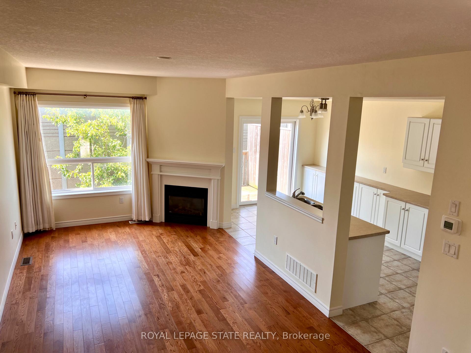 Photo 3 of Unit 3, 8 Lakelawn Road, Grimsby, Grimsby Beach — HOMEH