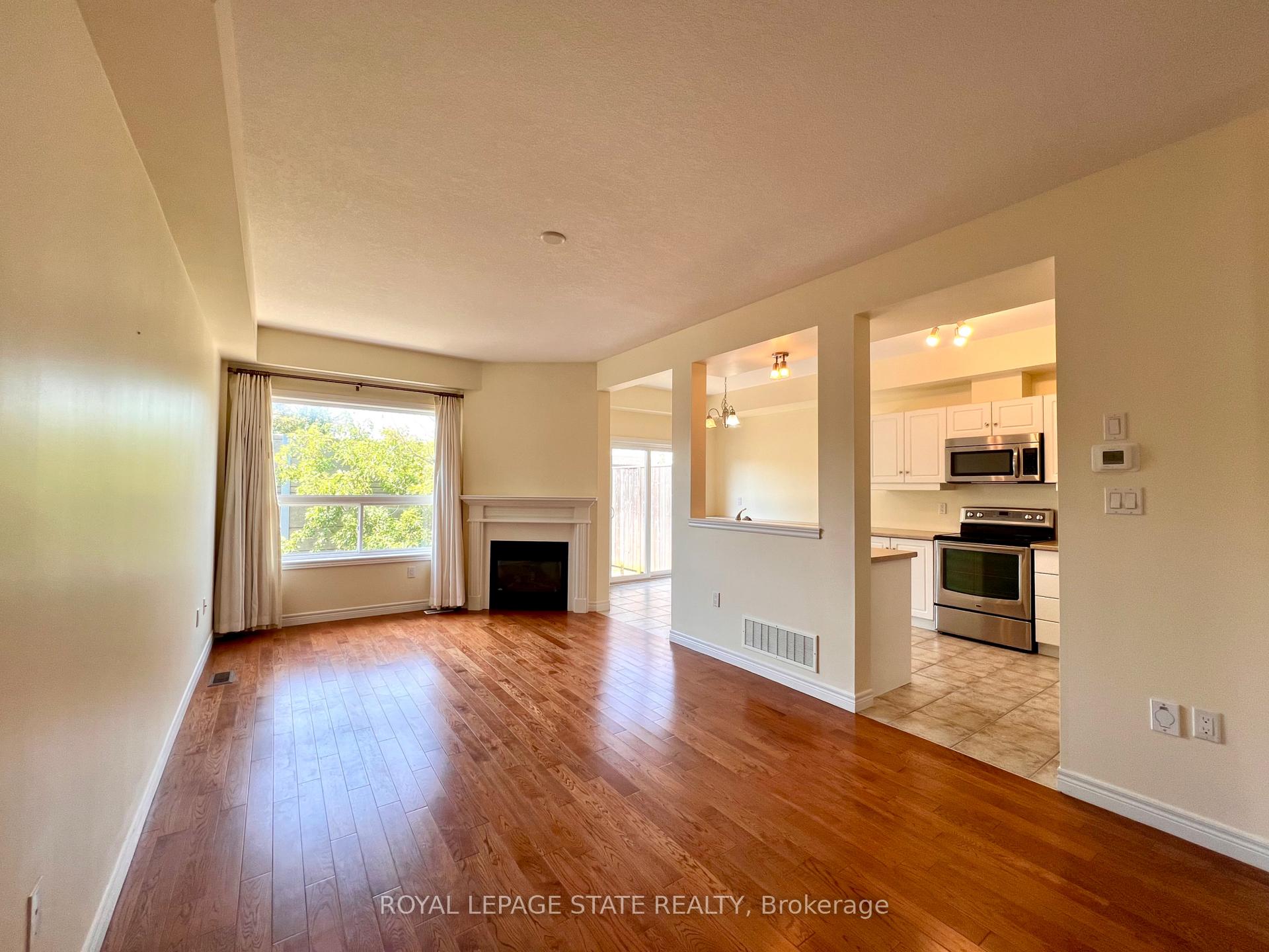 Photo 4 of Unit 3, 8 Lakelawn Road, Grimsby, Grimsby Beach — HOMEH