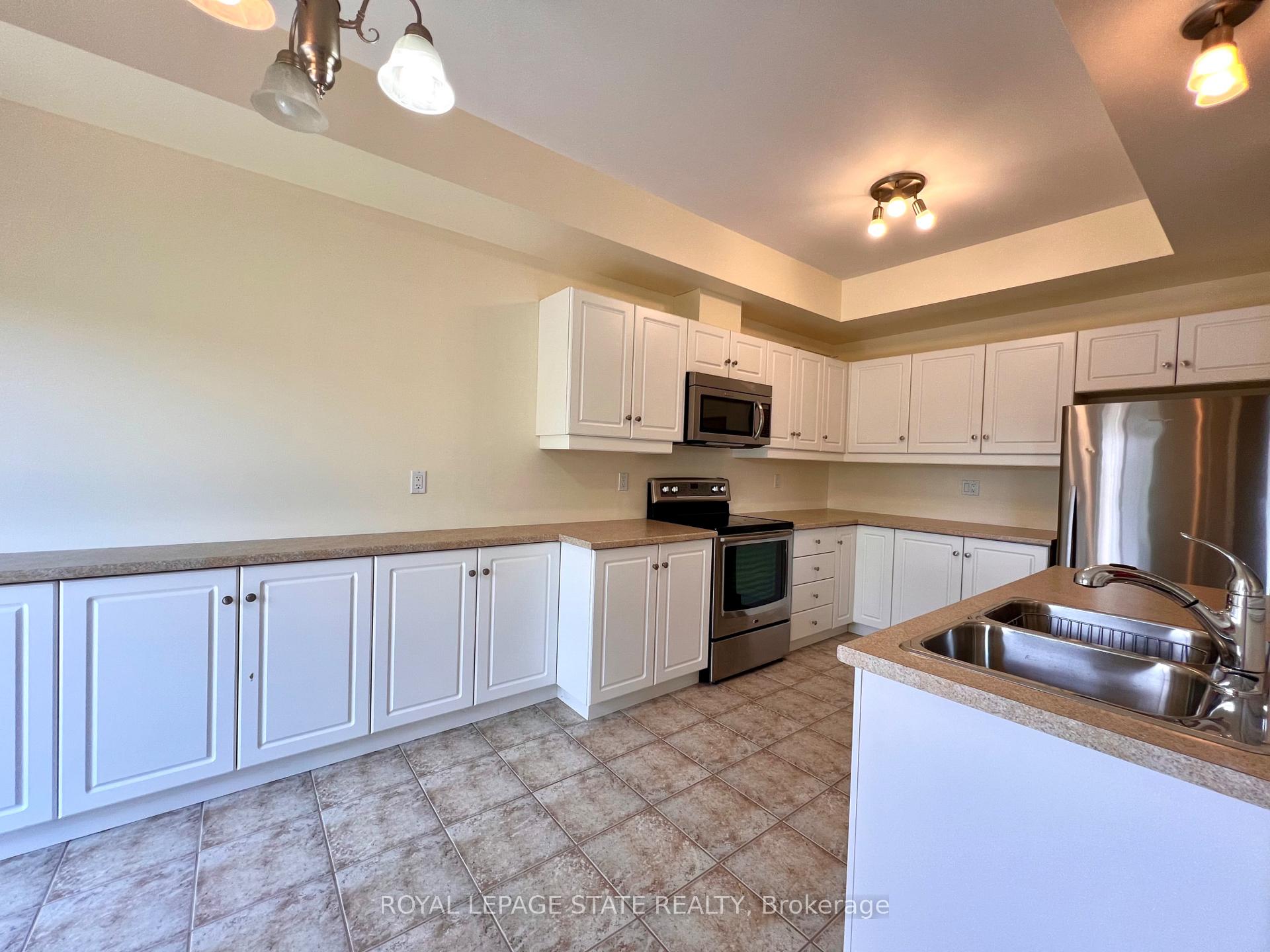 Photo 7 of Unit 3, 8 Lakelawn Road, Grimsby, Grimsby Beach — HOMEH