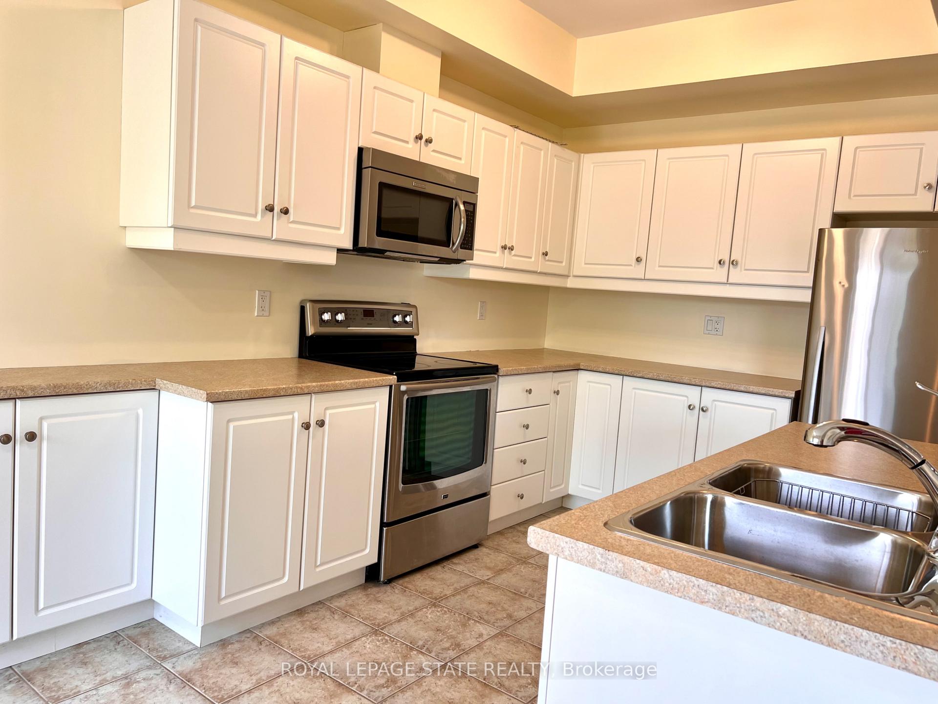 Photo 8 of Unit 3, 8 Lakelawn Road, Grimsby, Grimsby Beach — HOMEH