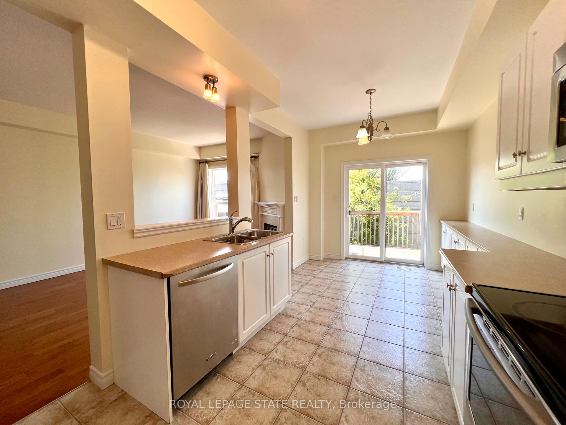Photo 10 of Unit 3, 8 Lakelawn Road, Grimsby, Grimsby Beach — HOMEH