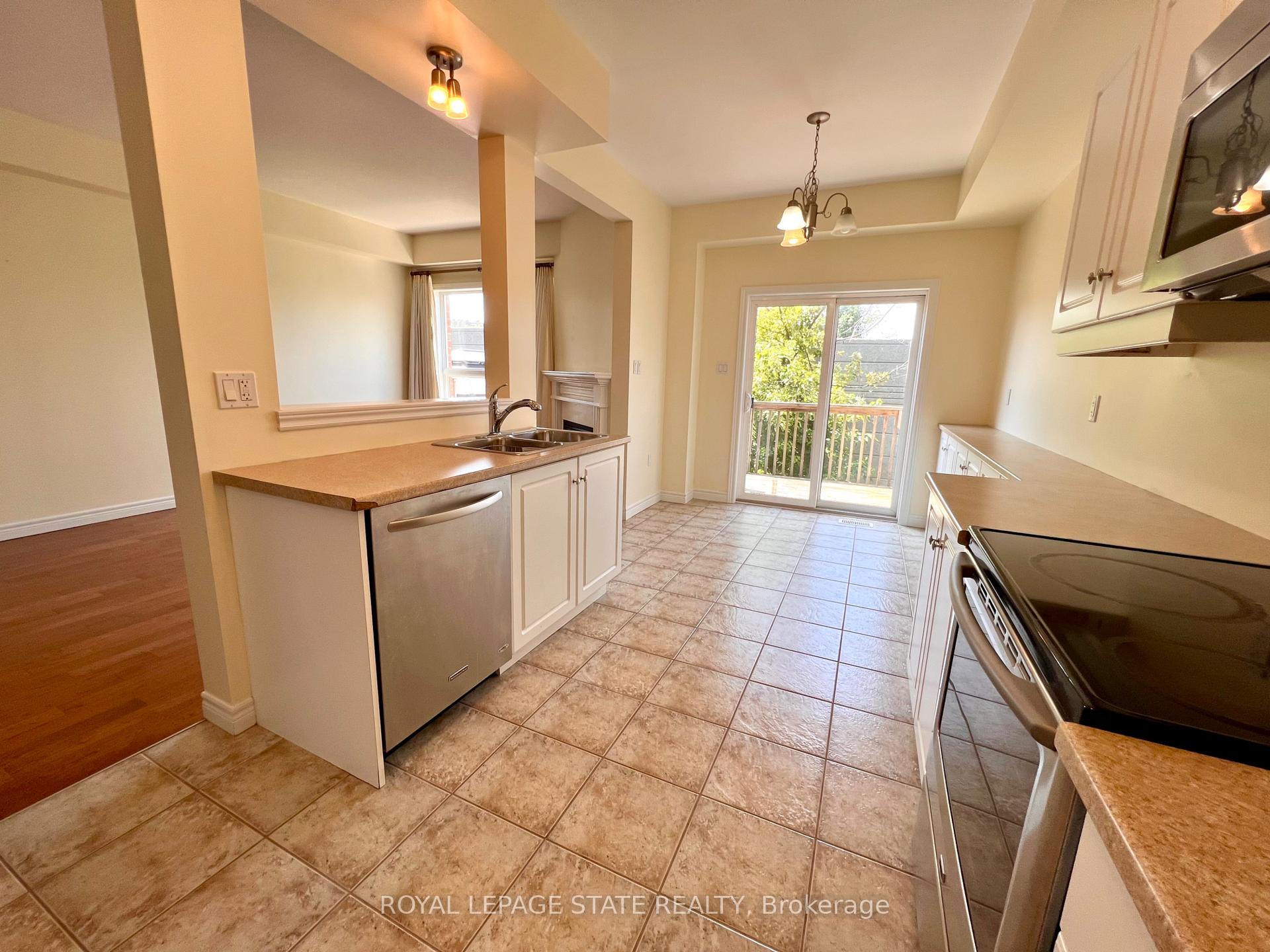 Photo 11 of Unit 3, 8 Lakelawn Road, Grimsby, Grimsby Beach — HOMEH