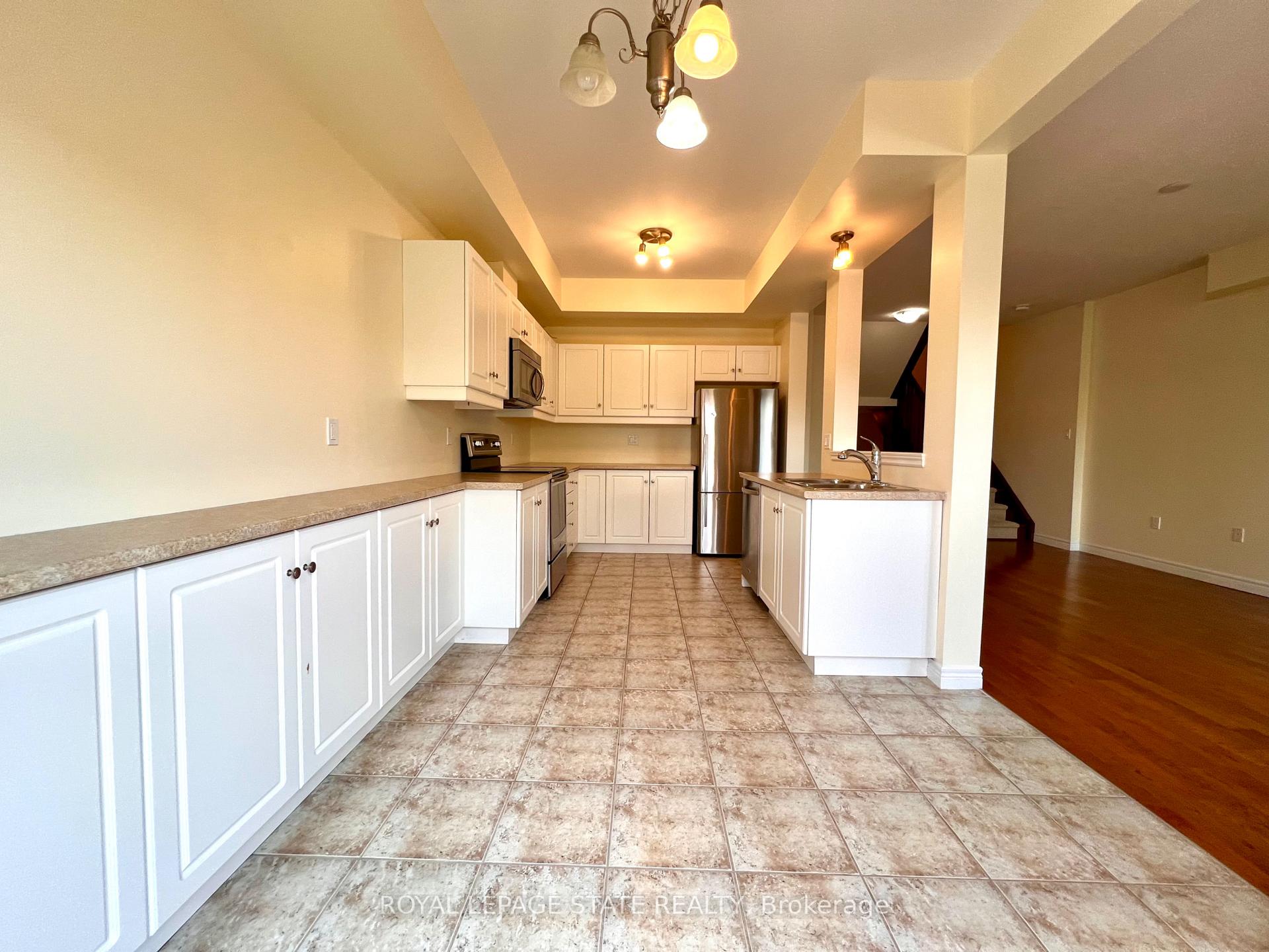 Photo 12 of Unit 3, 8 Lakelawn Road, Grimsby, Grimsby Beach — HOMEH
