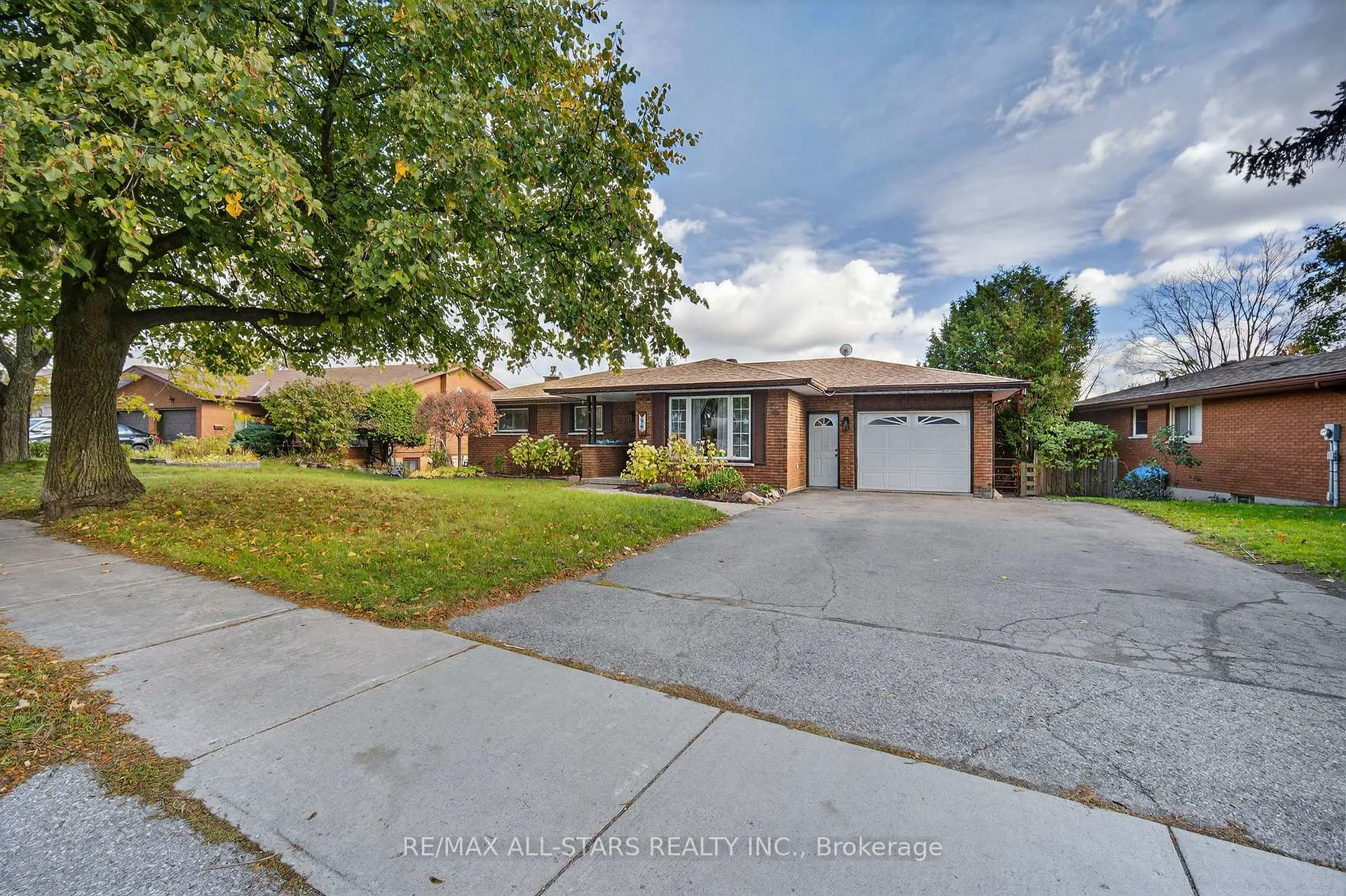 Photo 2 of 1565 Cherryhill Road, Peterborough, Monaghan Ward 2 — HOMEH