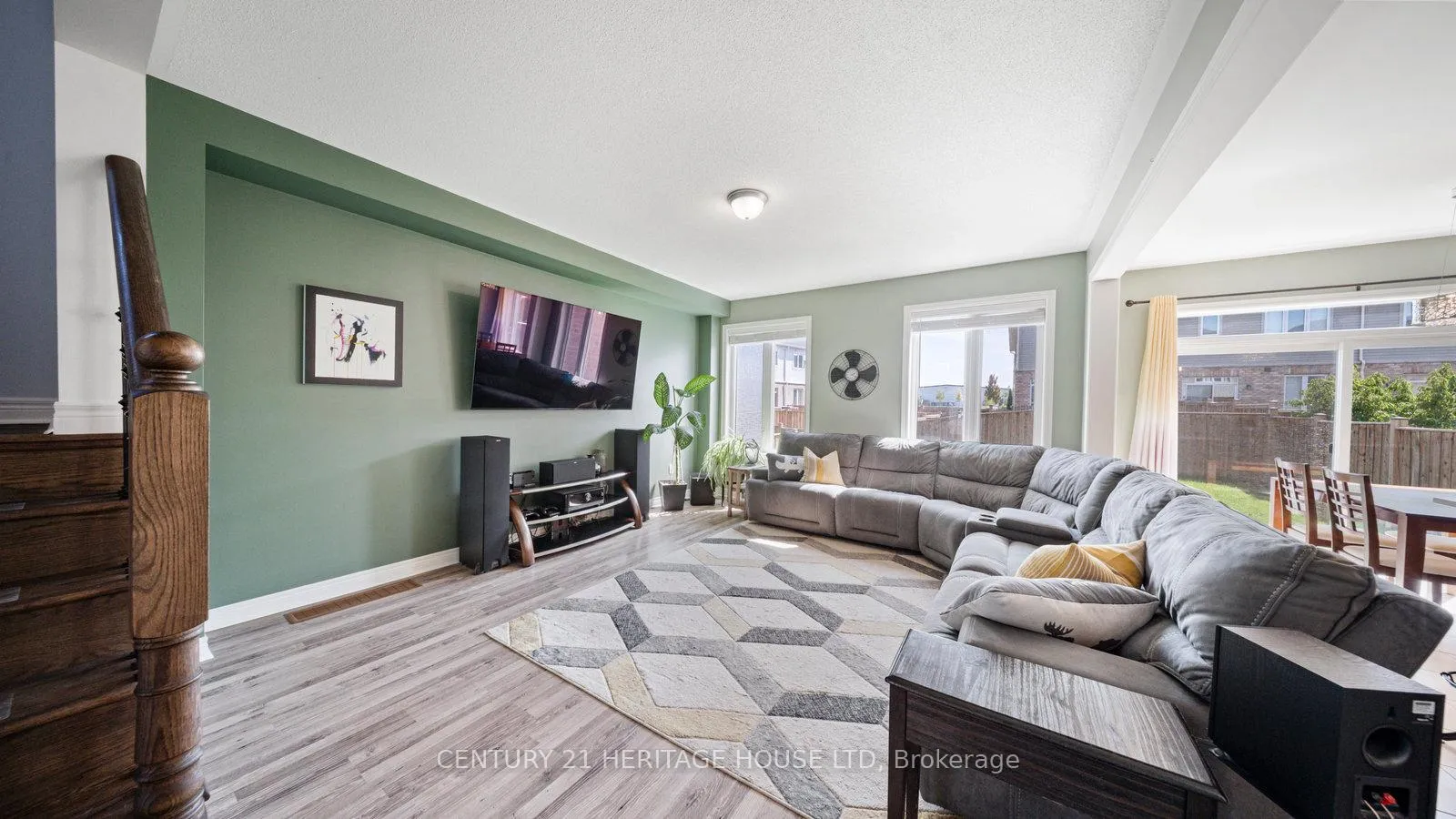 Photo 4 of 119 Barlow Place, Brant, Paris — HOMEH