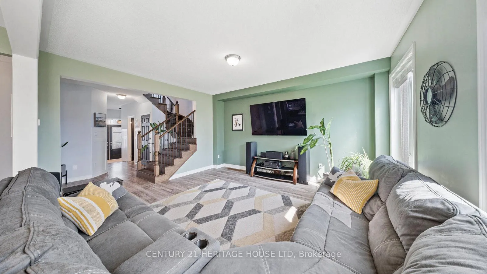Photo 6 of 119 Barlow Place, Brant, Paris — HOMEH