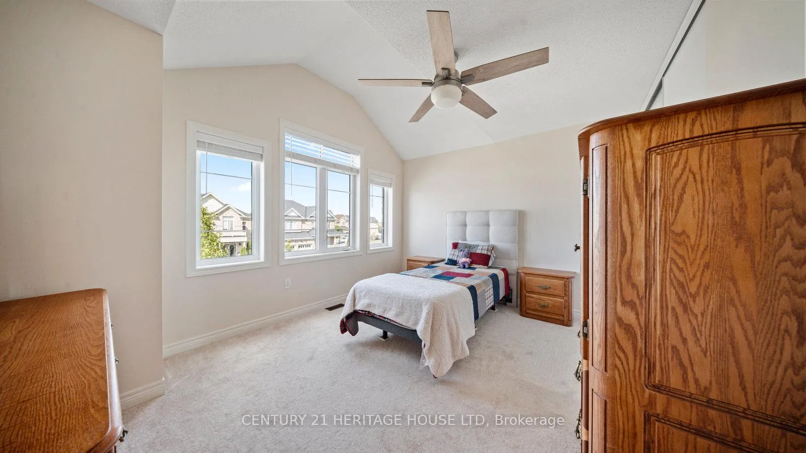 Photo 22 of 119 Barlow Place, Brant, Paris — HOMEH