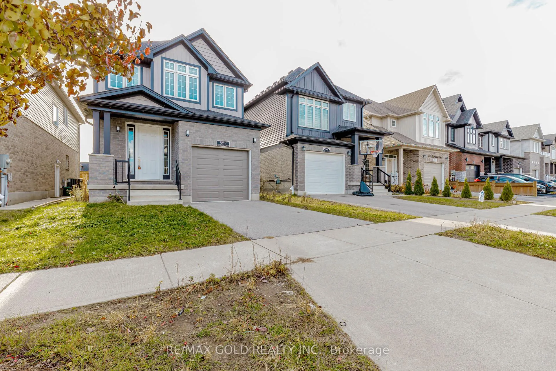 Photo 3 of 352 Sedgewood Street, Kitchener — HOMEH