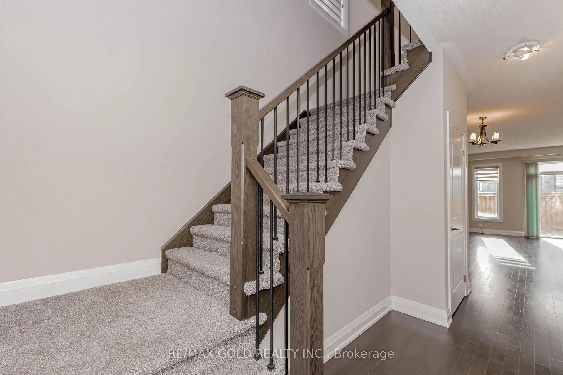 Photo 10 of 352 Sedgewood Street, Kitchener — HOMEH