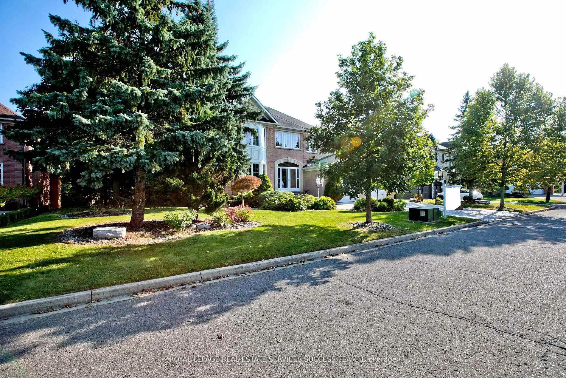 Photo 2 of 37 Heatherwood Crescent, Markham, Unionville — HOMEH