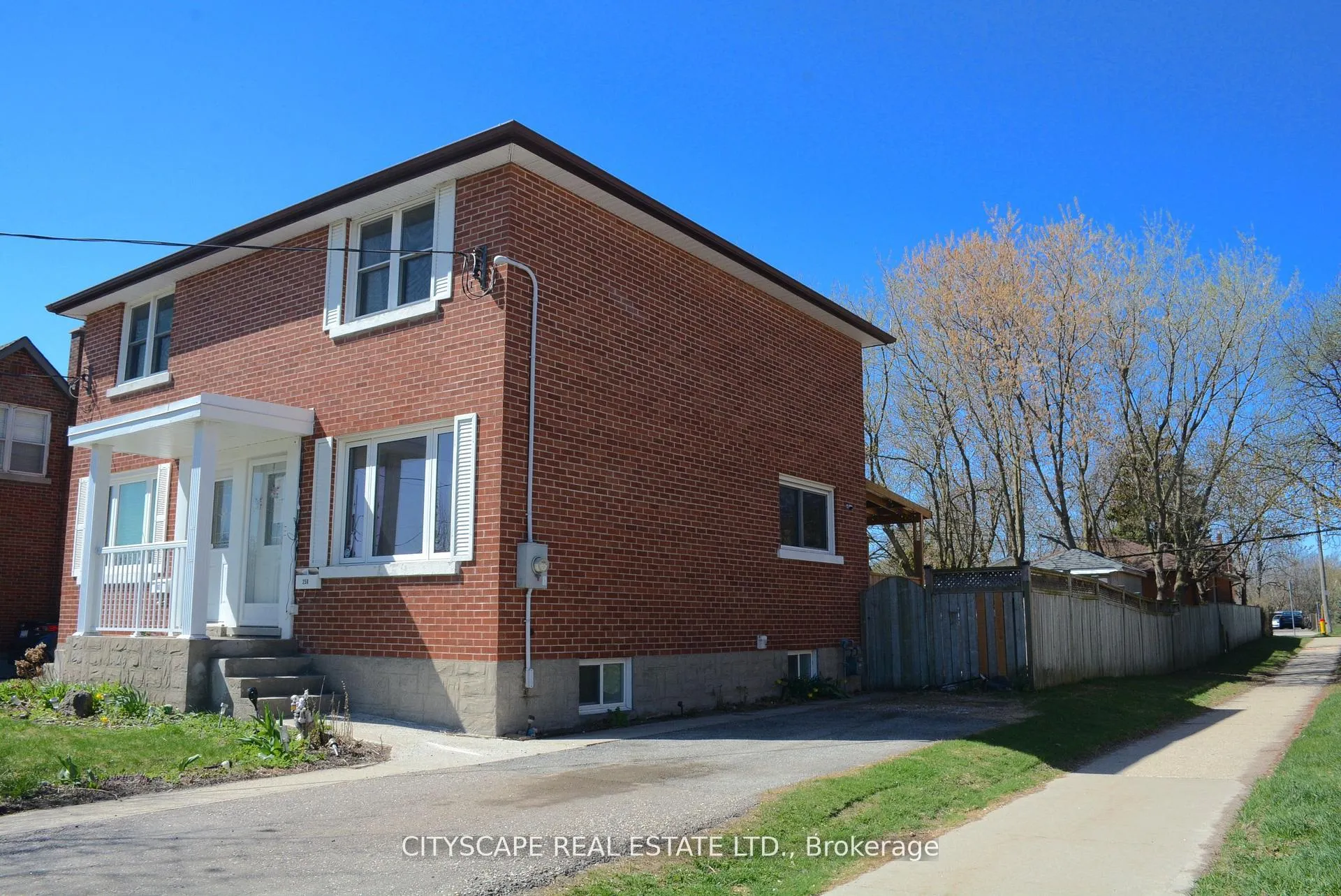 Photo 2 of 258 Lorne Avenue, Kitchener — HOMEH