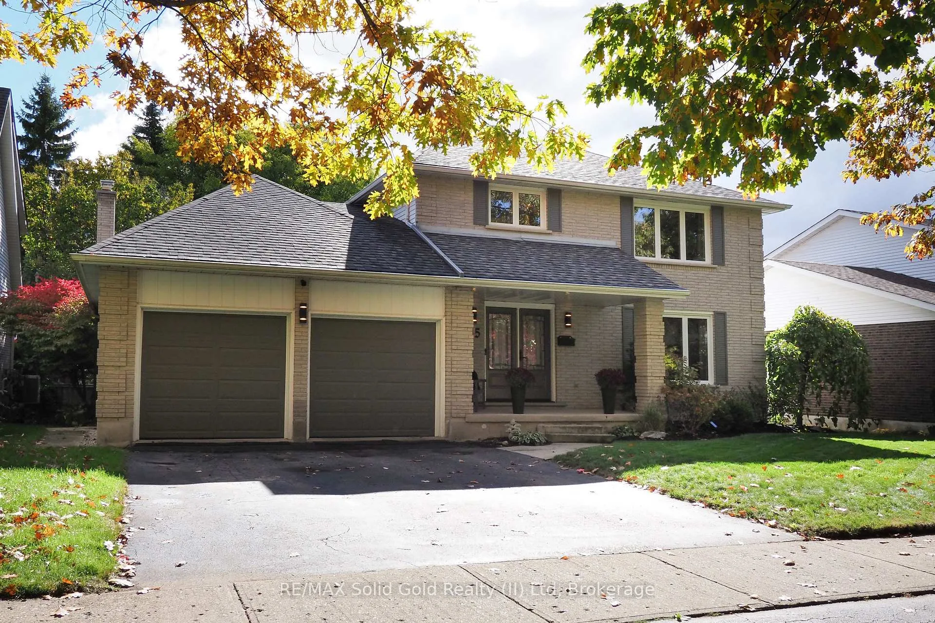 Photo 2 of 375 Crimson Drive, Waterloo — HOMEH