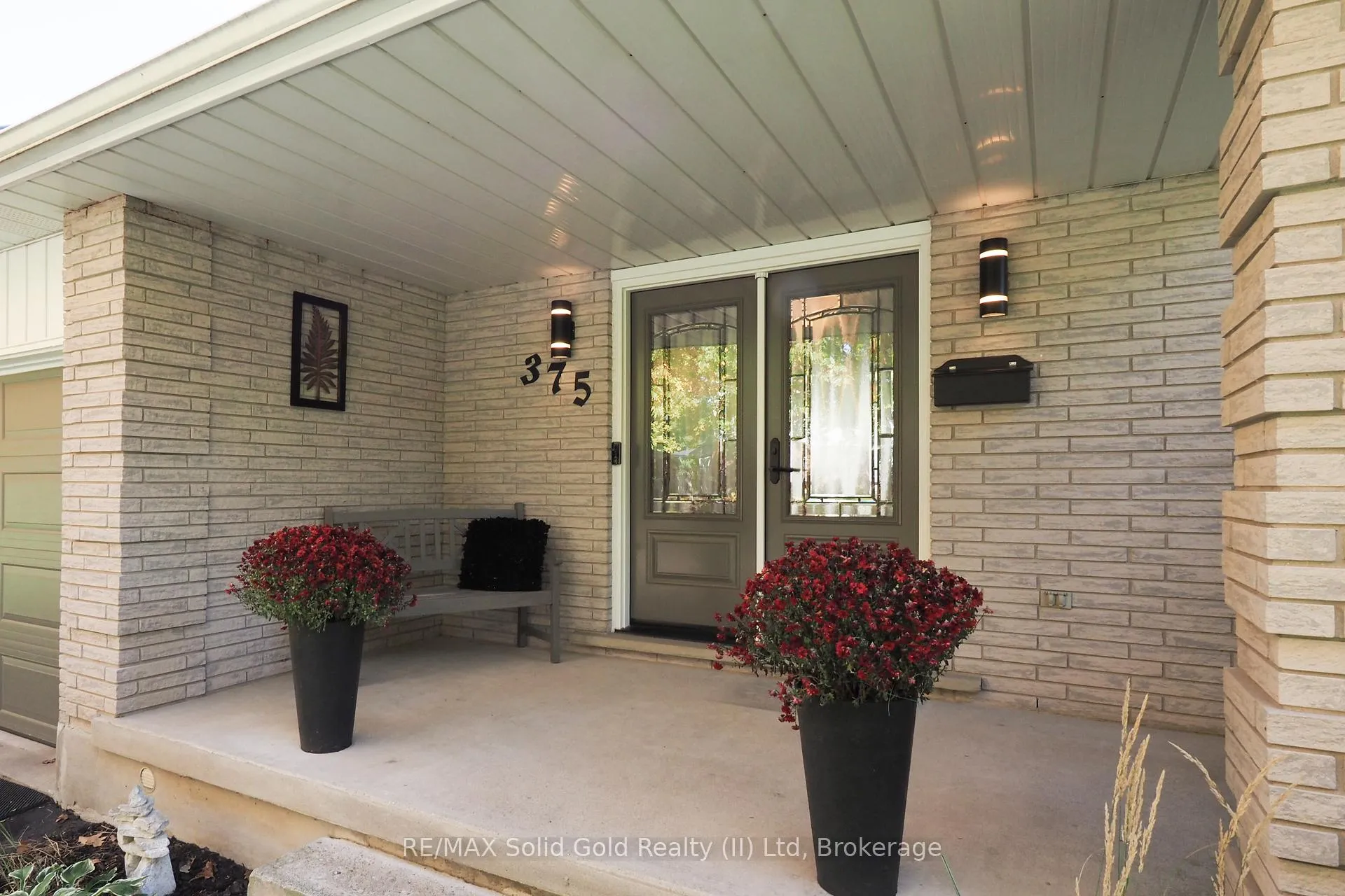 Photo 3 of 375 Crimson Drive, Waterloo — HOMEH