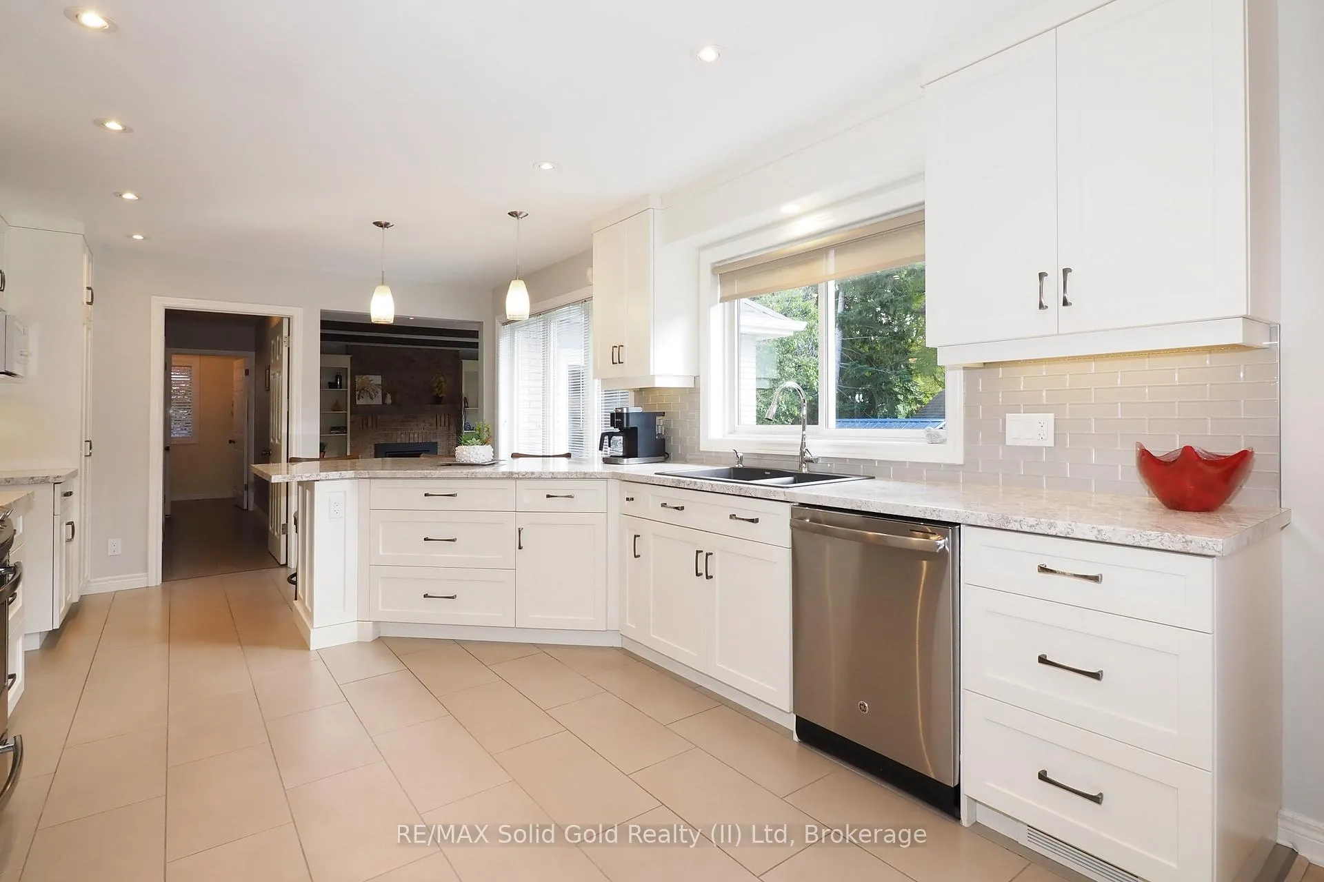 Photo 14 of 375 Crimson Drive, Waterloo — HOMEH
