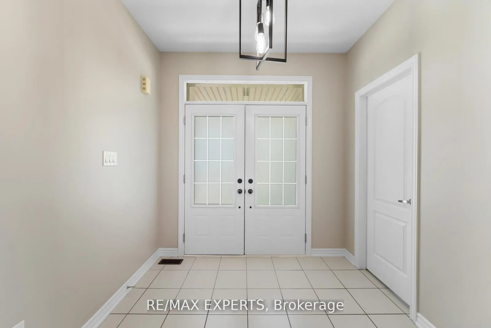 Photo 5 of 2144 Dale Road, Innisfil, Alcona — HOMEH