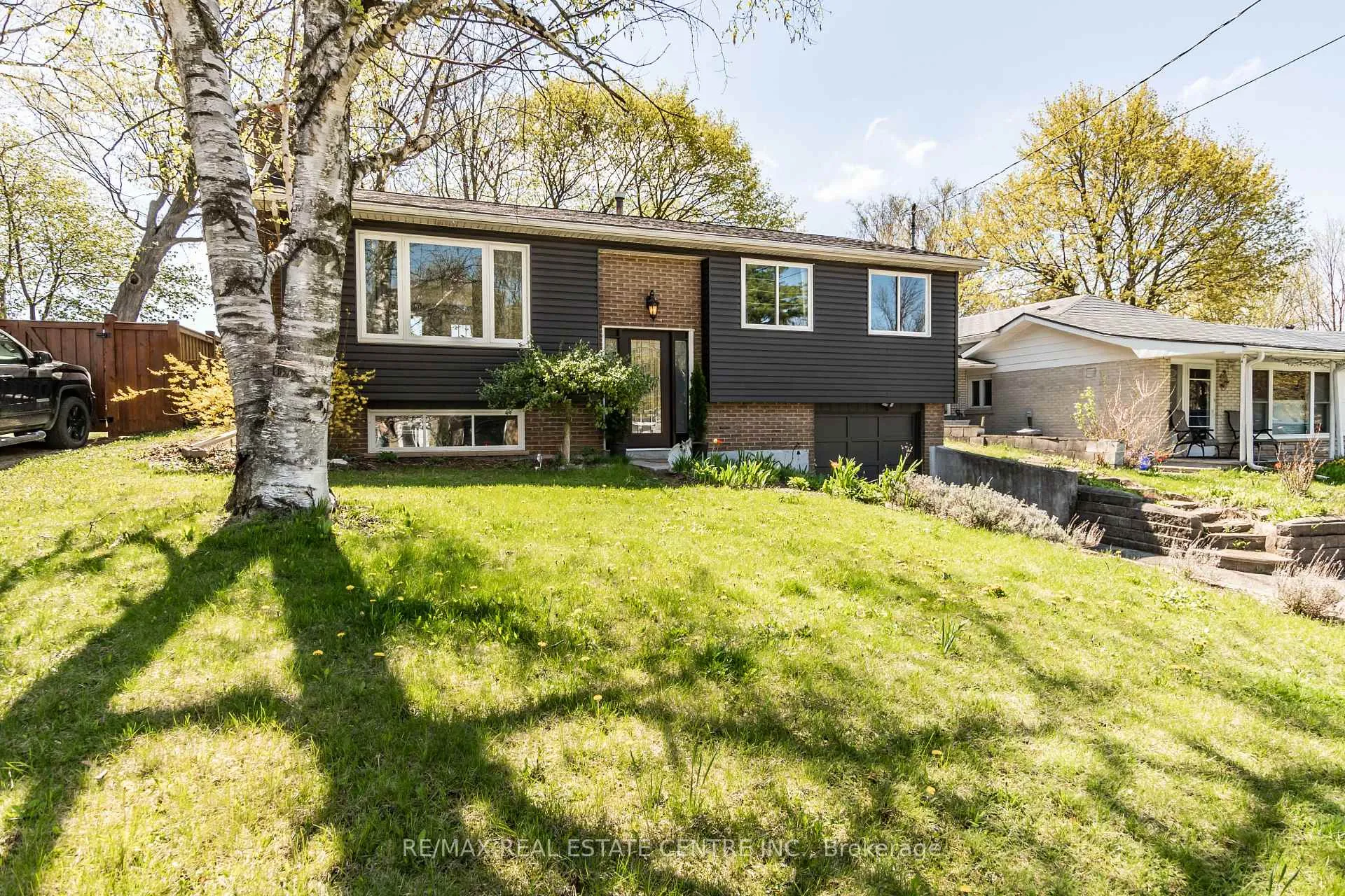 Photo 1 of 12 Cobblehill Road, Halton Hills, Acton — HOMEH