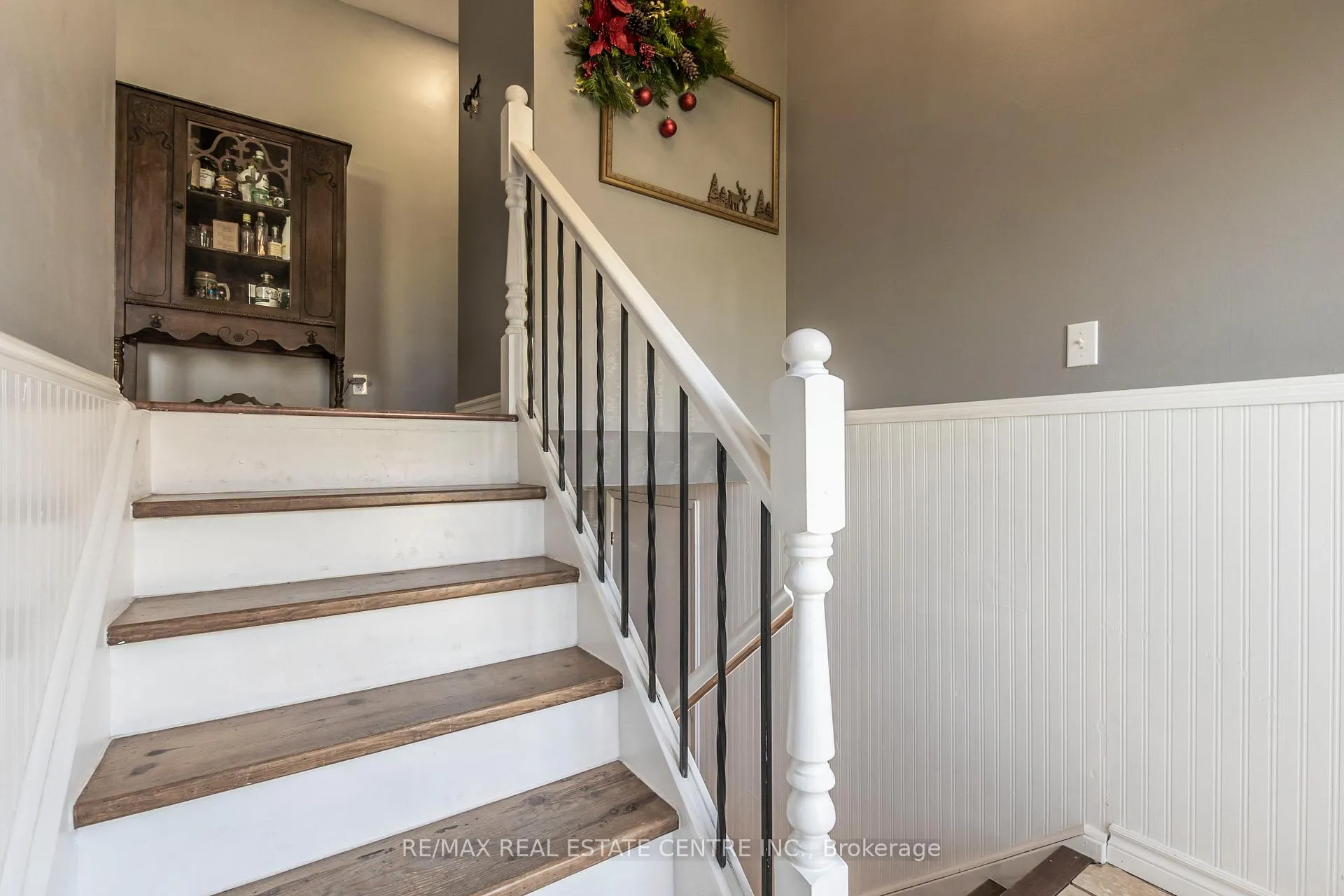 Photo 7 of 12 Cobblehill Road, Halton Hills, Acton — HOMEH