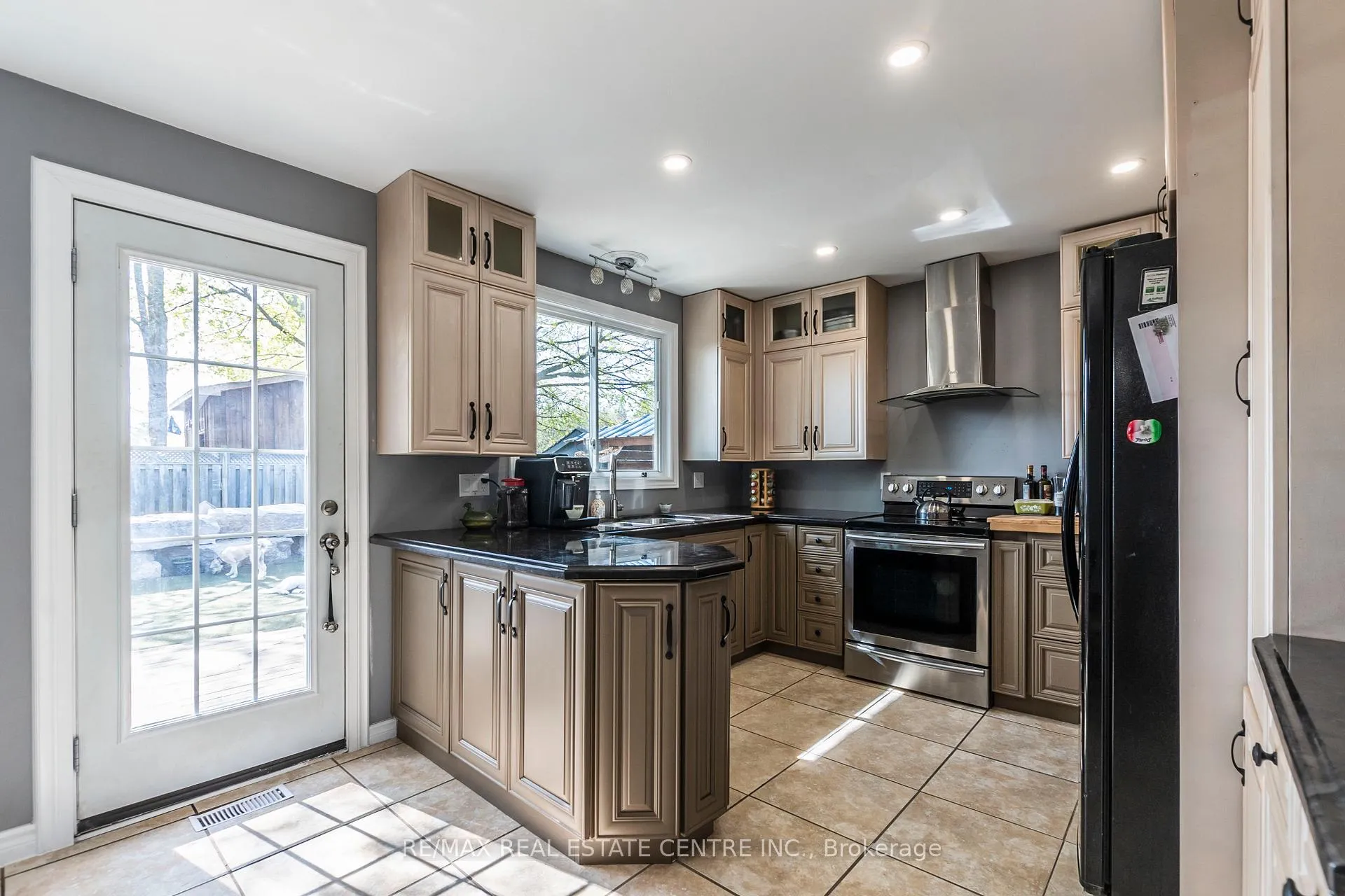 Photo 11 of 12 Cobblehill Road, Halton Hills, Acton — HOMEH
