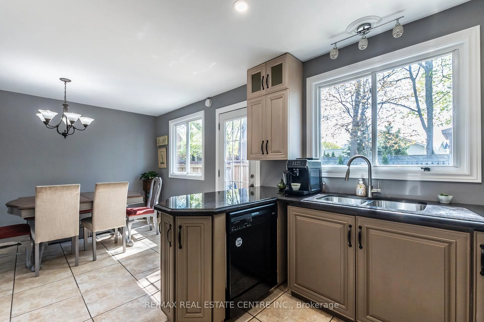 Photo 12 of 12 Cobblehill Road, Halton Hills, Acton — HOMEH