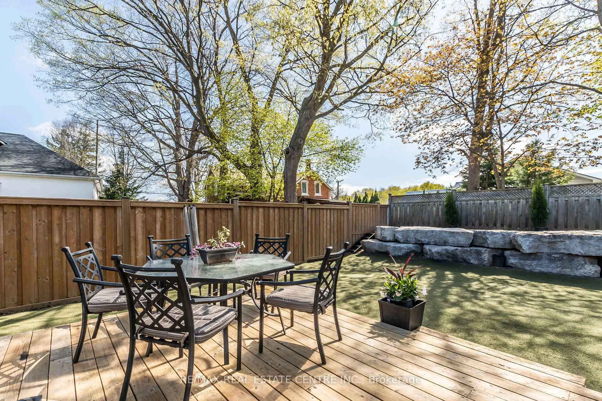 Photo 26 of 12 Cobblehill Road, Halton Hills, Acton — HOMEH