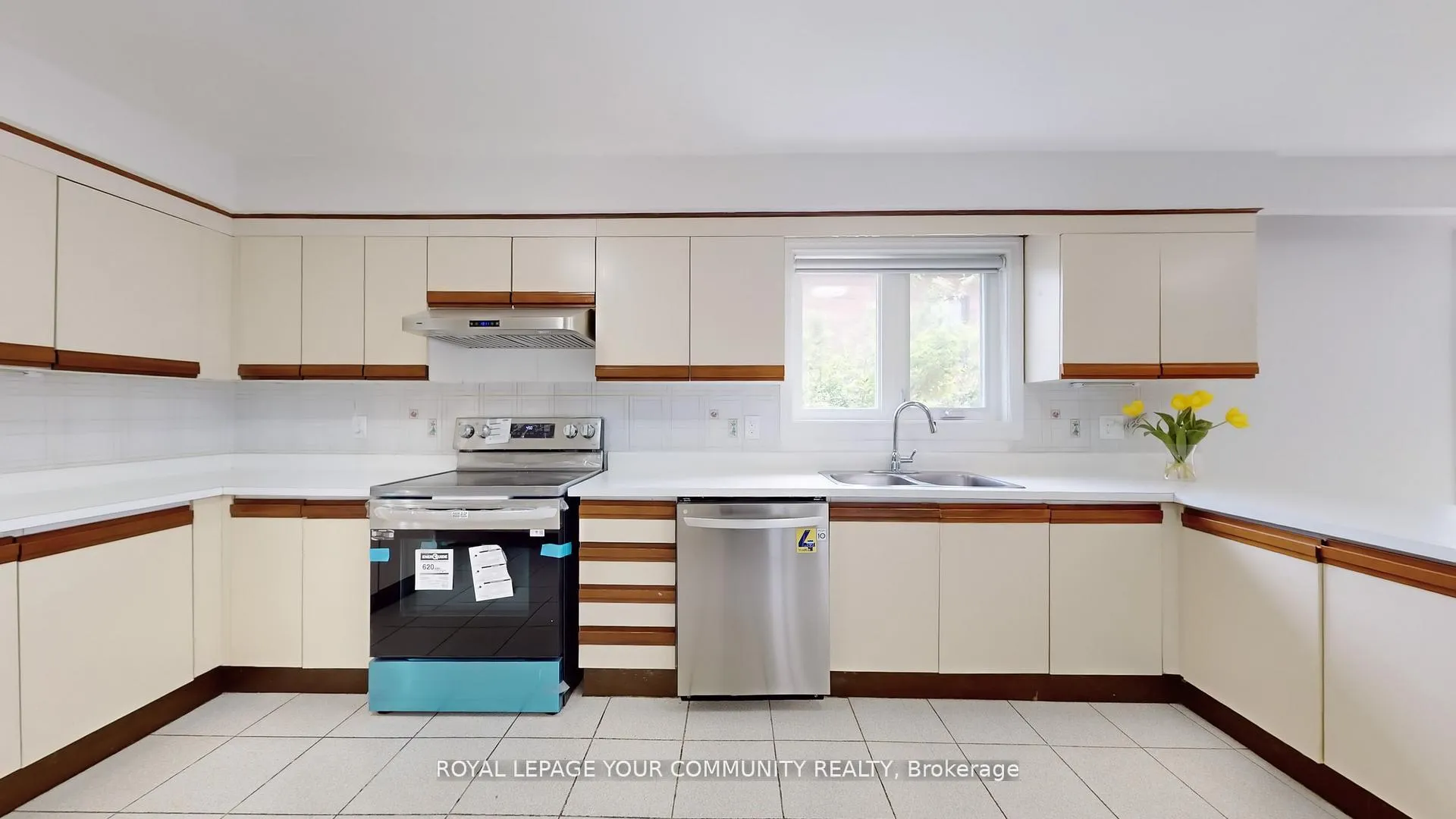 Photo 8 of 731 Glencairn Avenue, Toronto, Englemount-Lawrence — HOMEH