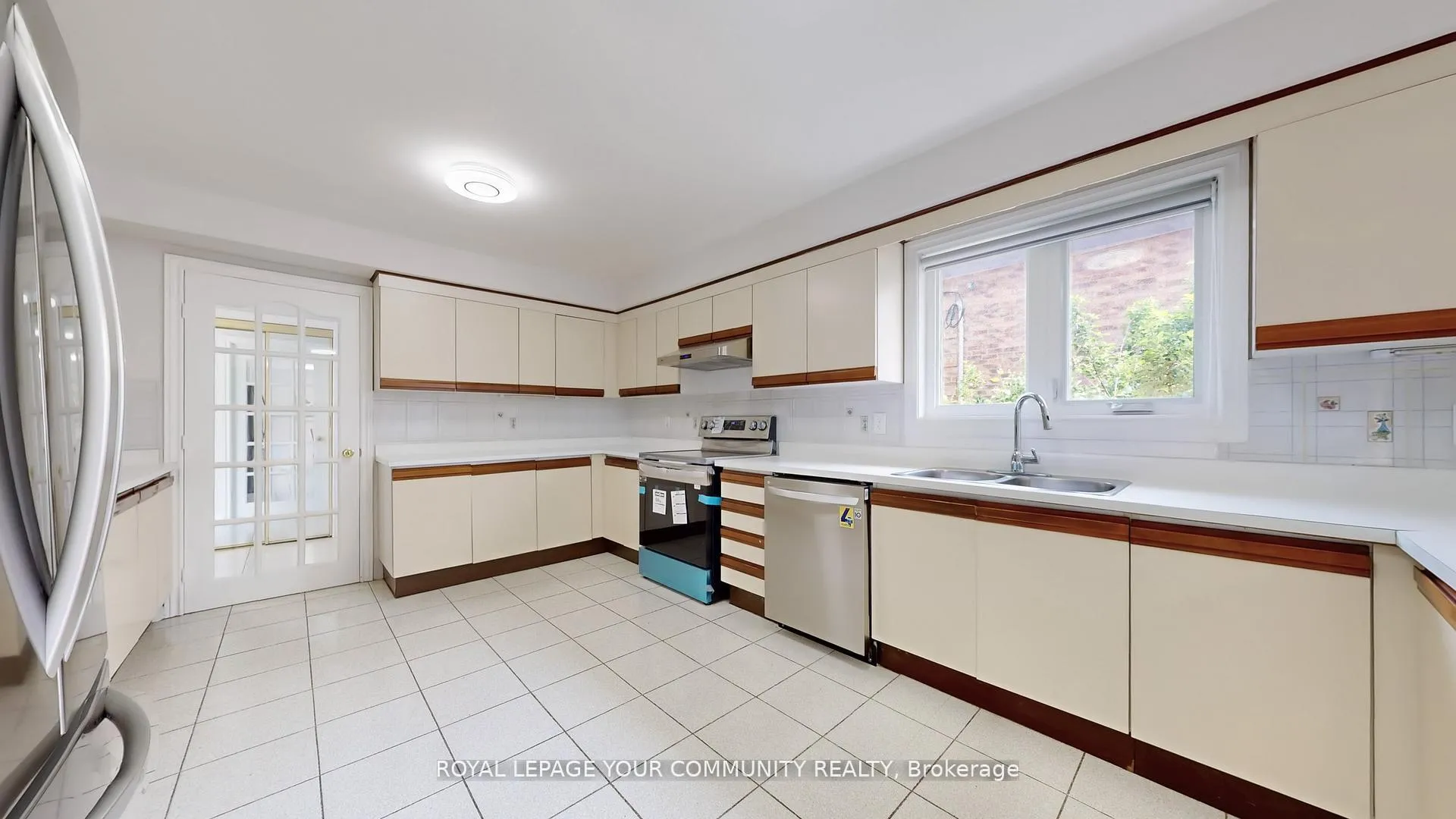 Photo 10 of 731 Glencairn Avenue, Toronto, Englemount-Lawrence — HOMEH