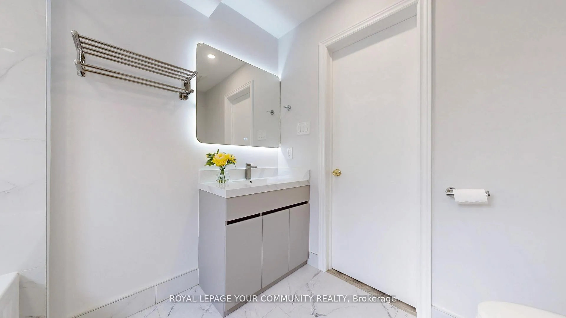 Photo 38 of 731 Glencairn Avenue, Toronto, Englemount-Lawrence — HOMEH