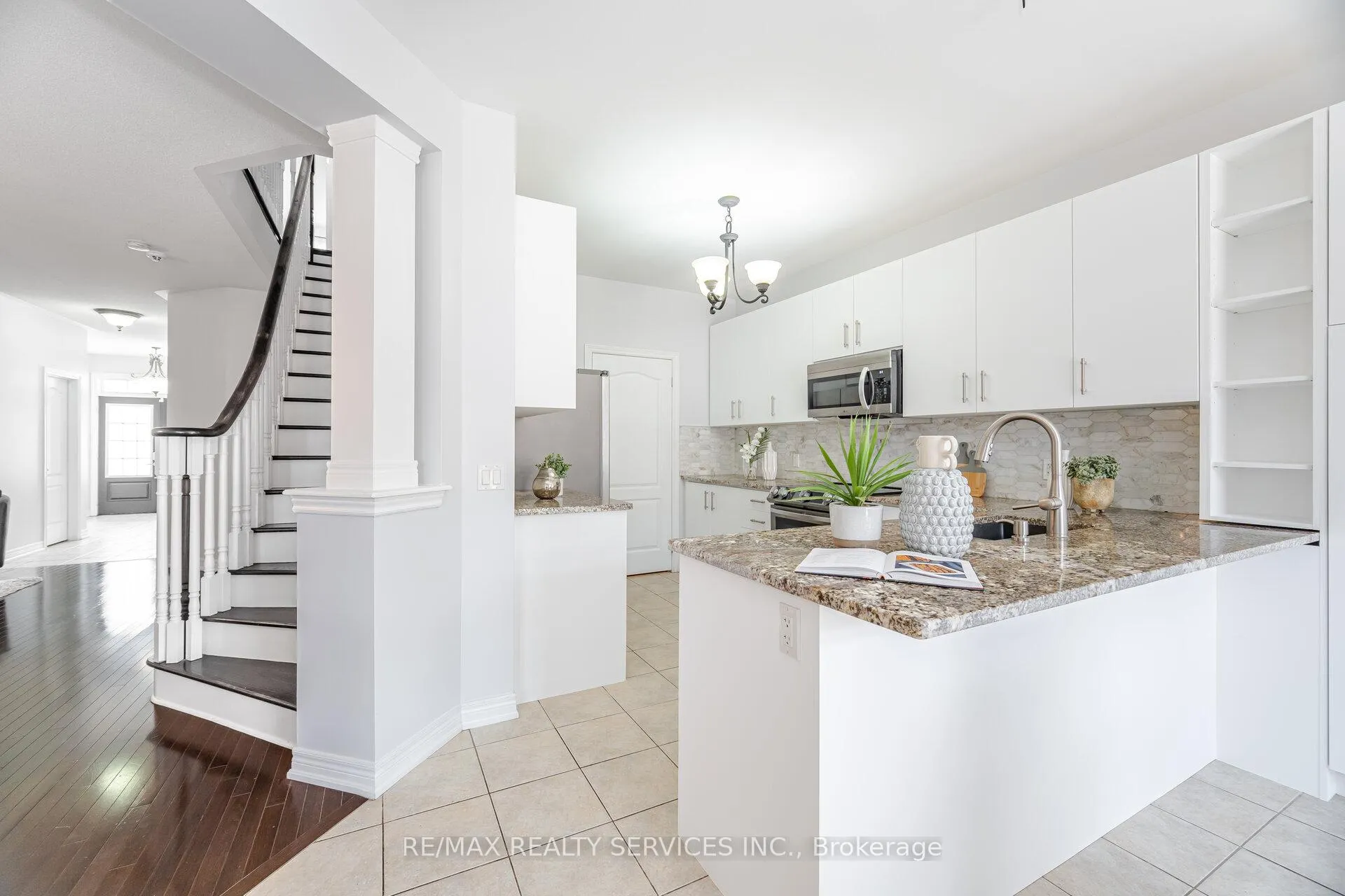 Photo 10 of 210 Learmont Avenue, Caledon, Rural Caledon — HOMEH