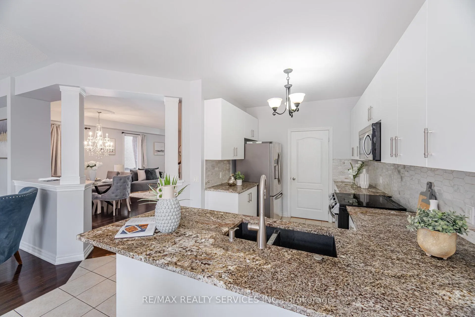 Photo 11 of 210 Learmont Avenue, Caledon, Rural Caledon — HOMEH
