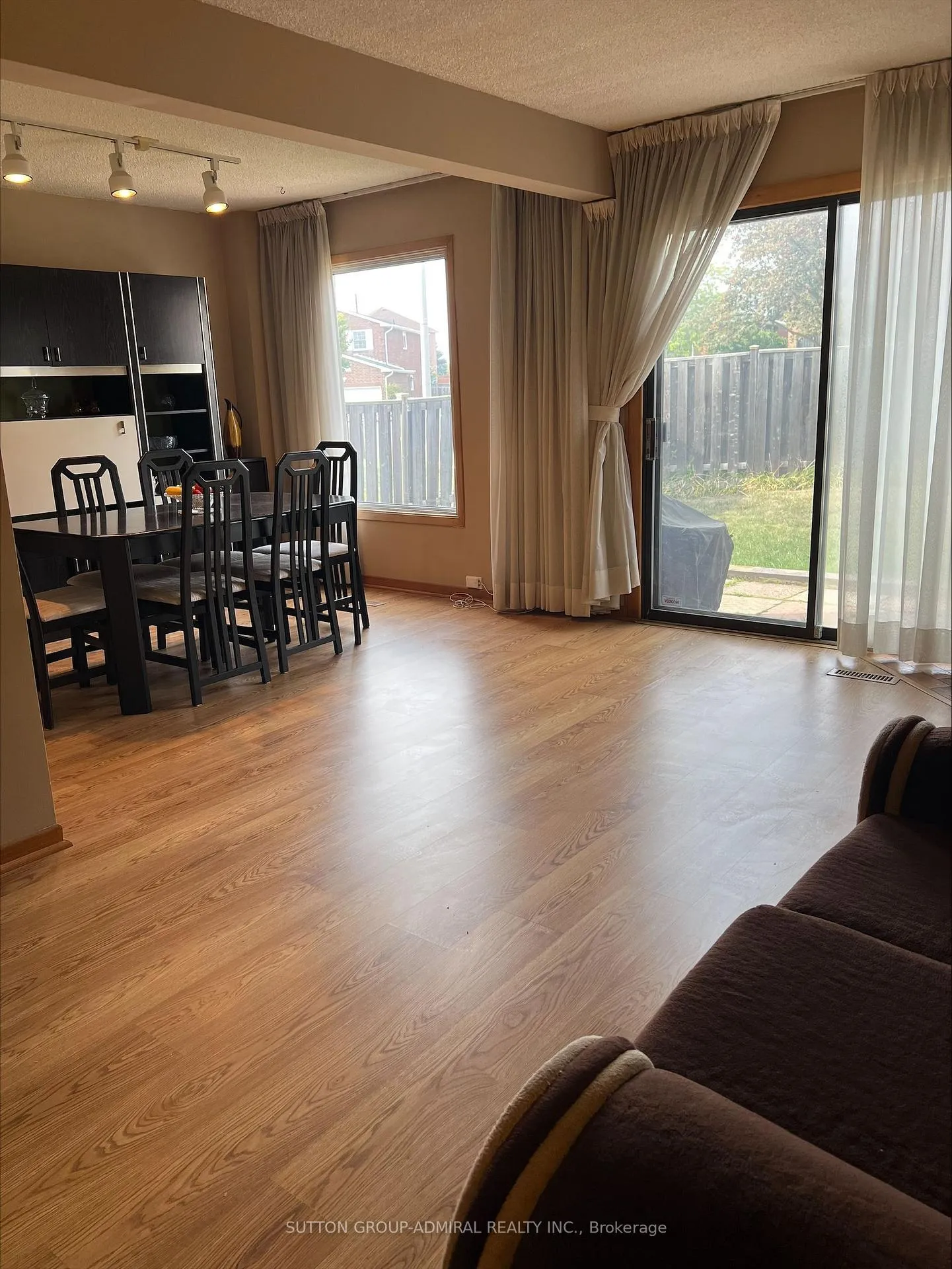 Photo 4 of 14 Prairie Dunes Place, Vaughan, Glen Shields — HOMEH