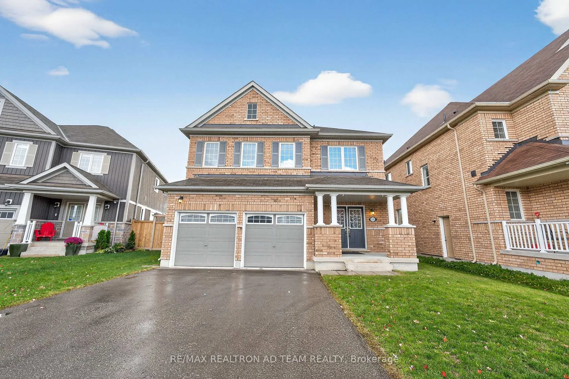 Photo 2 of 11 Kilpatrick Court, Clarington, Bowmanville — HOMEH