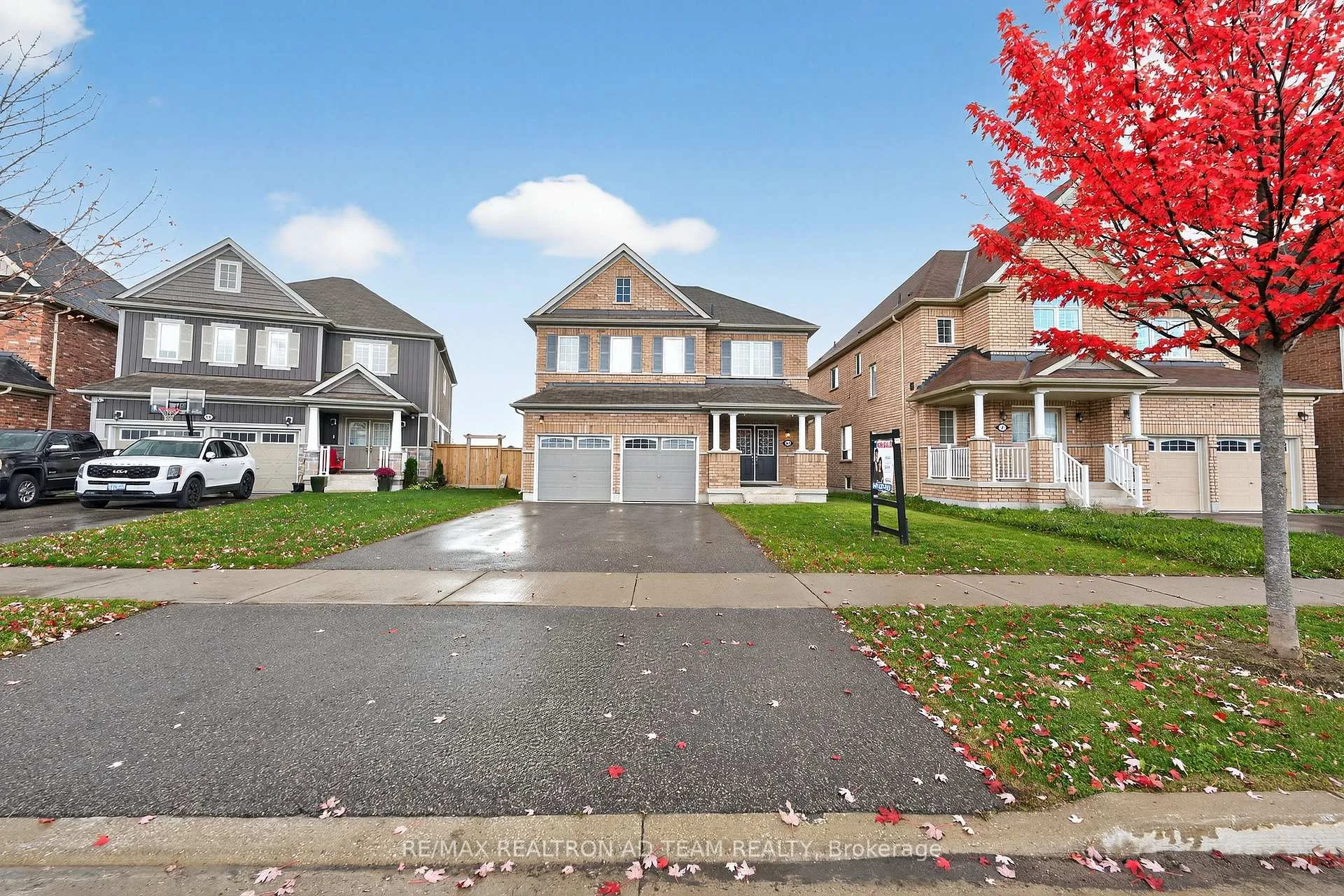 Photo 3 of 11 Kilpatrick Court, Clarington, Bowmanville — HOMEH
