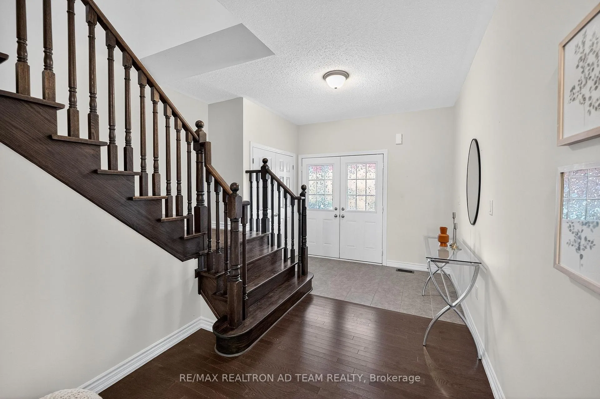 Photo 7 of 11 Kilpatrick Court, Clarington, Bowmanville — HOMEH