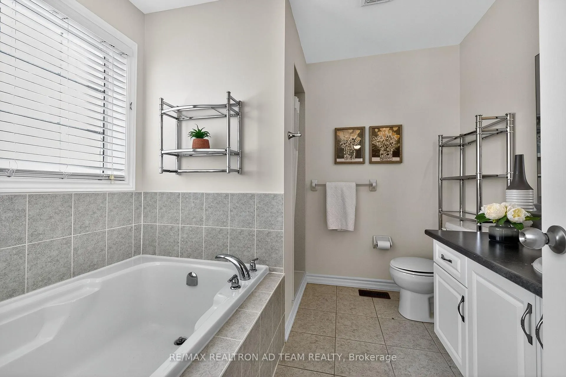 Photo 23 of 11 Kilpatrick Court, Clarington, Bowmanville — HOMEH