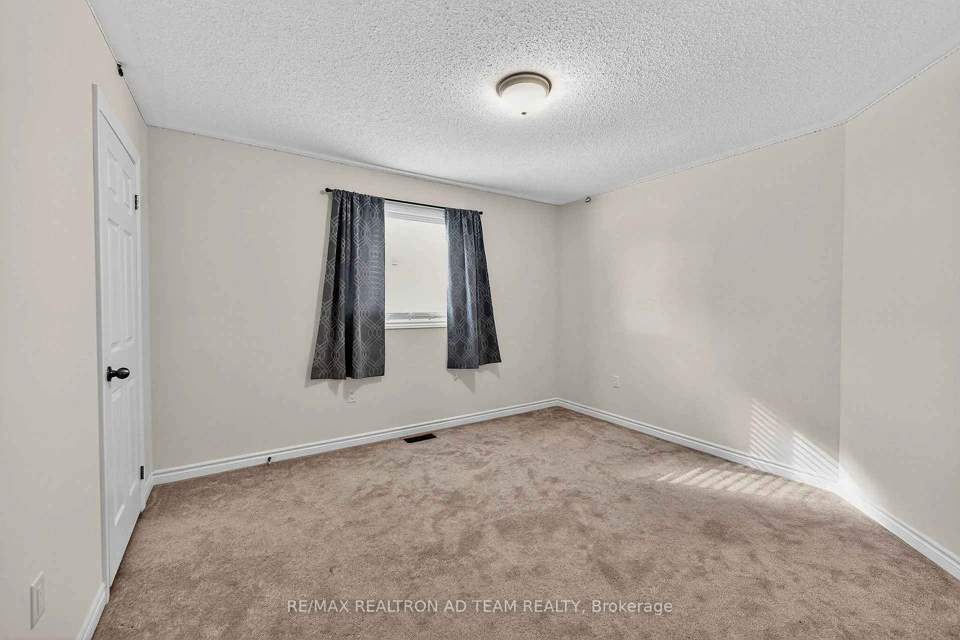 Photo 24 of 11 Kilpatrick Court, Clarington, Bowmanville — HOMEH