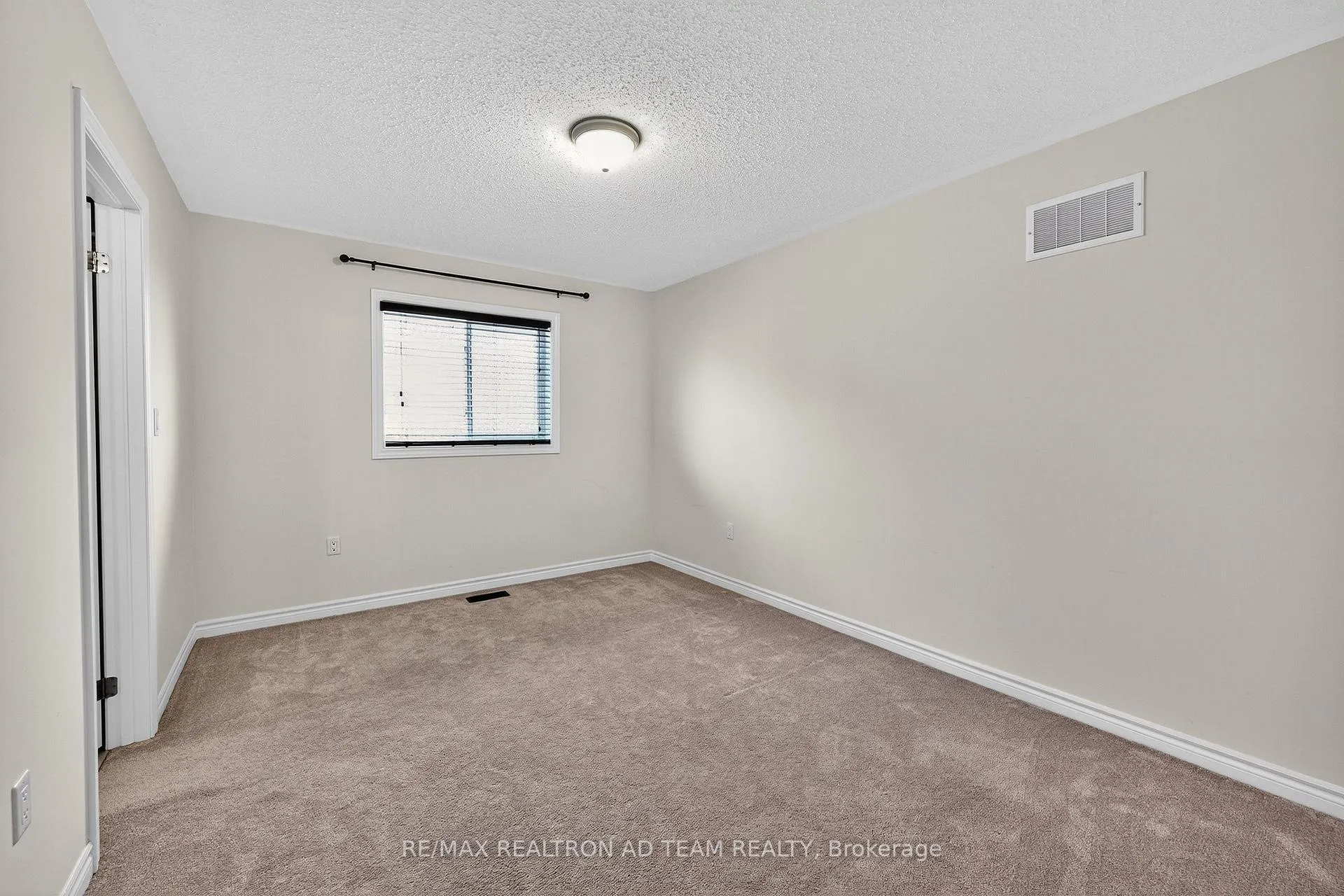 Photo 26 of 11 Kilpatrick Court, Clarington, Bowmanville — HOMEH